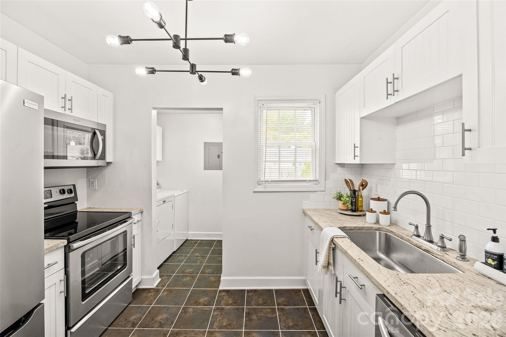 1562 Pecan Avenue — Charlotte