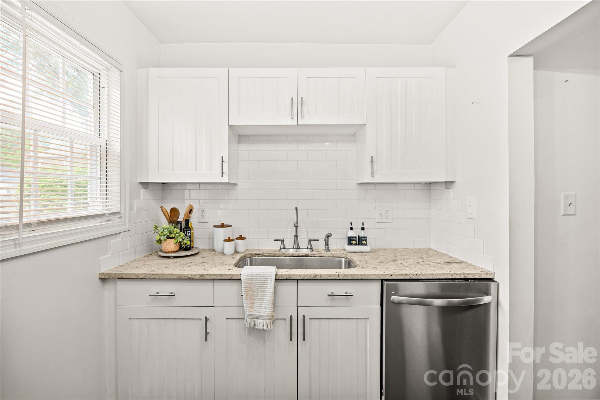 1562 Pecan Avenue — Charlotte