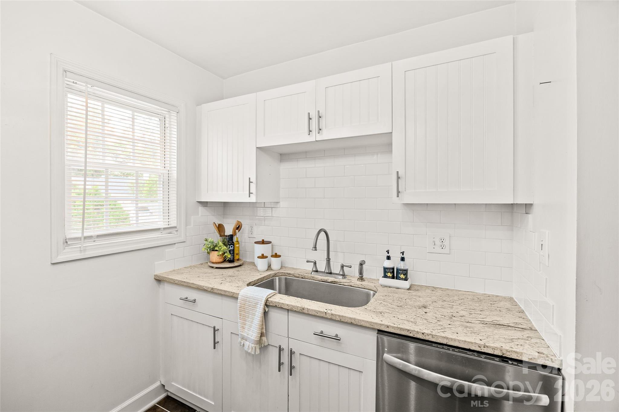 1562 Pecan Avenue — Charlotte