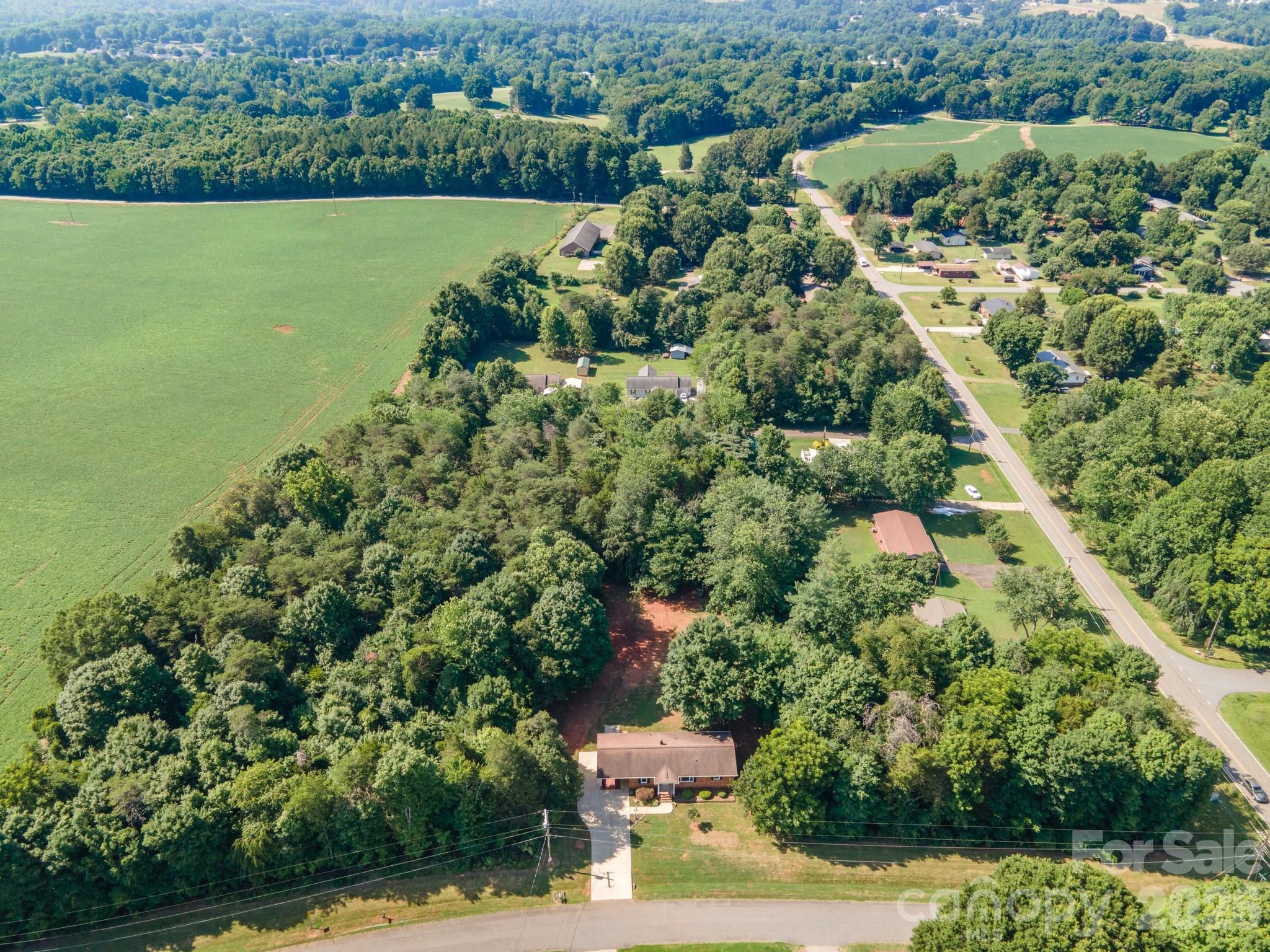 112 Summers Farm Road — Statesville