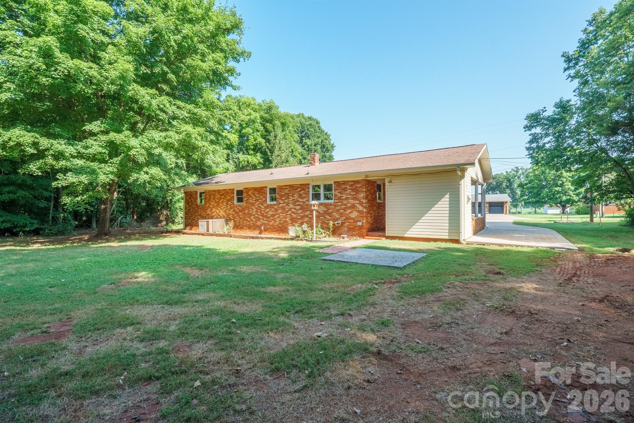 112 Summers Farm Road — Statesville