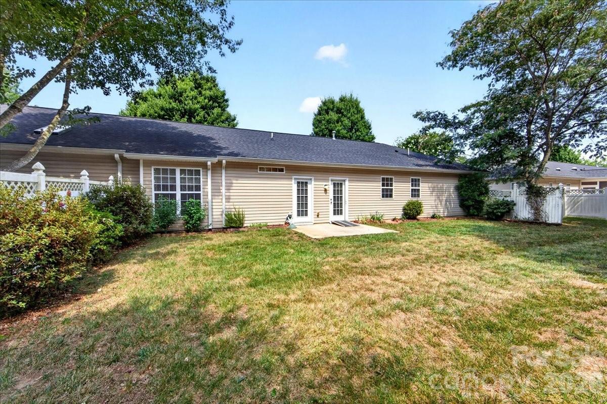 9236 Duckhorn Drive — Charlotte