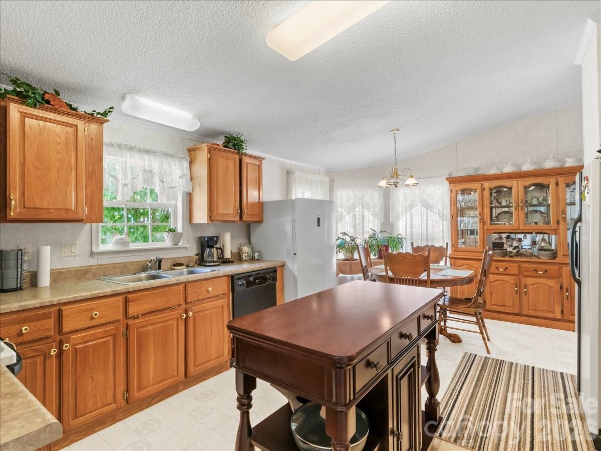 98 Cardinal Lane — Burnsville