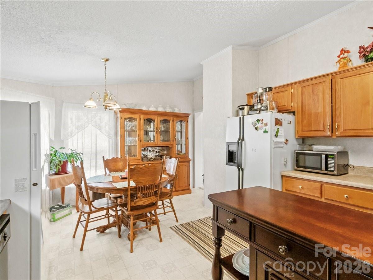98 Cardinal Lane — Burnsville