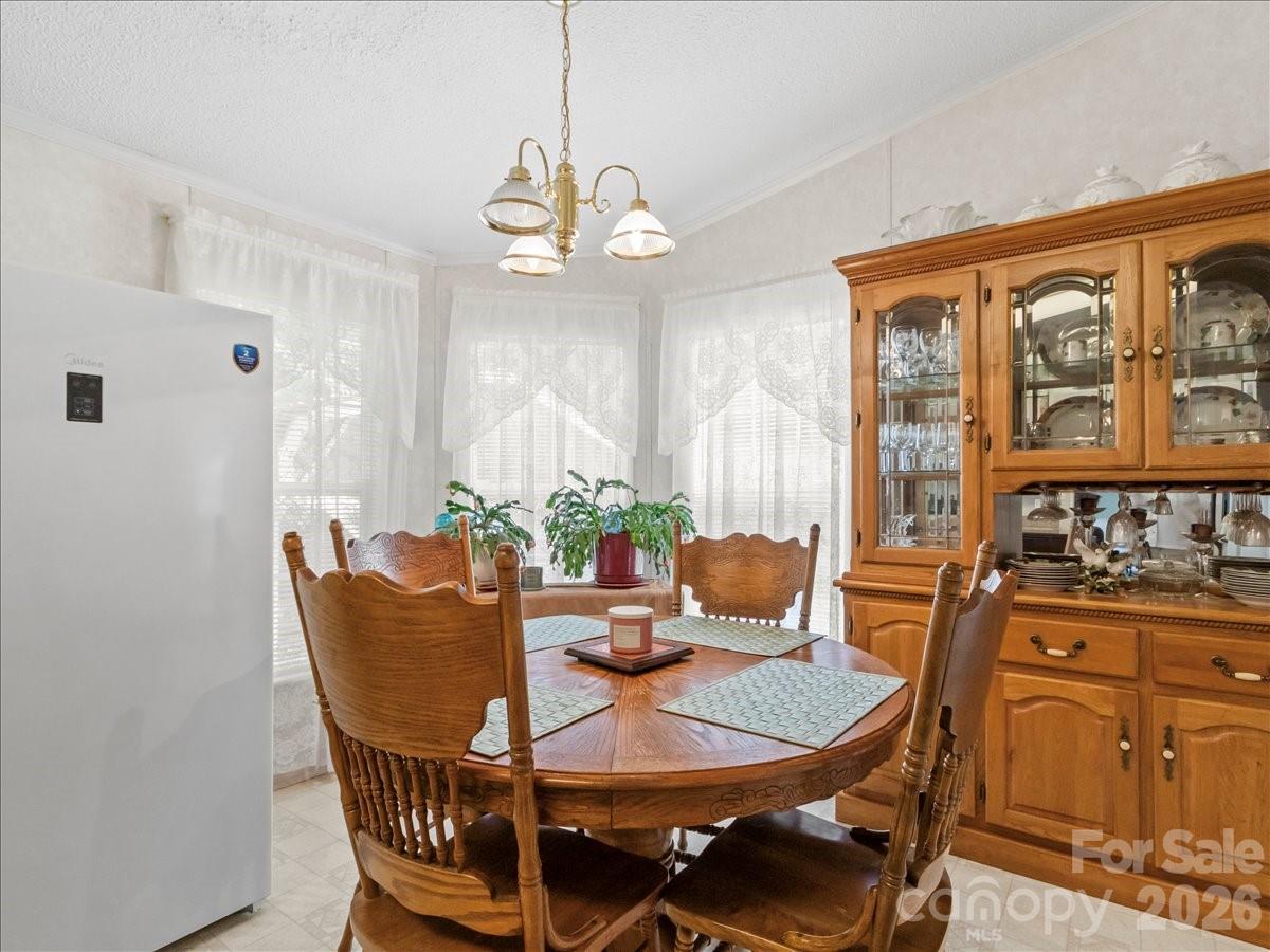 98 Cardinal Lane — Burnsville