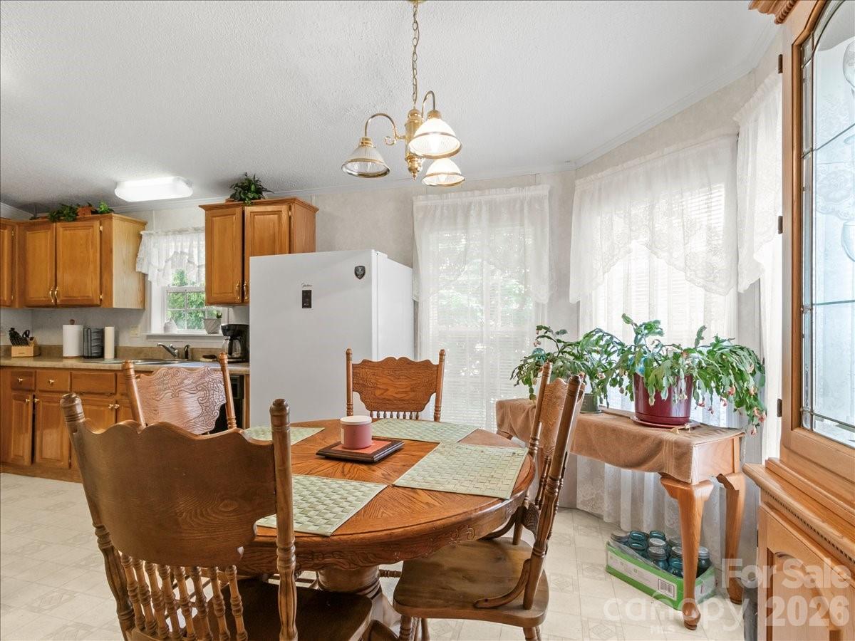 98 Cardinal Lane — Burnsville