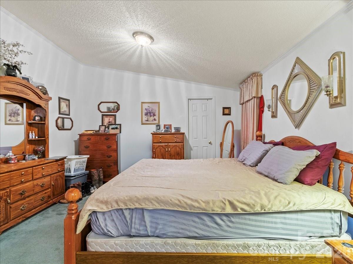 98 Cardinal Lane — Burnsville