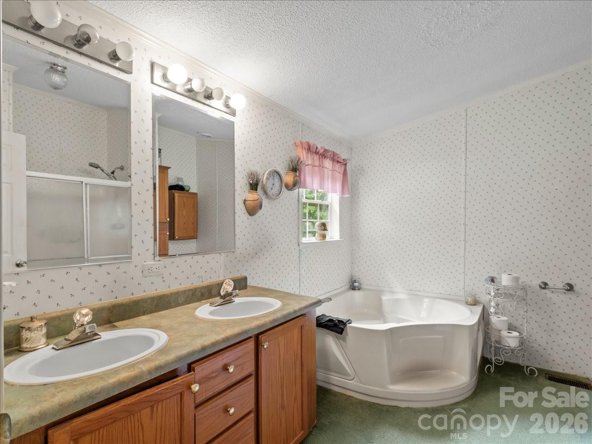 98 Cardinal Lane — Burnsville