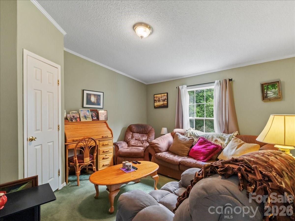 98 Cardinal Lane — Burnsville