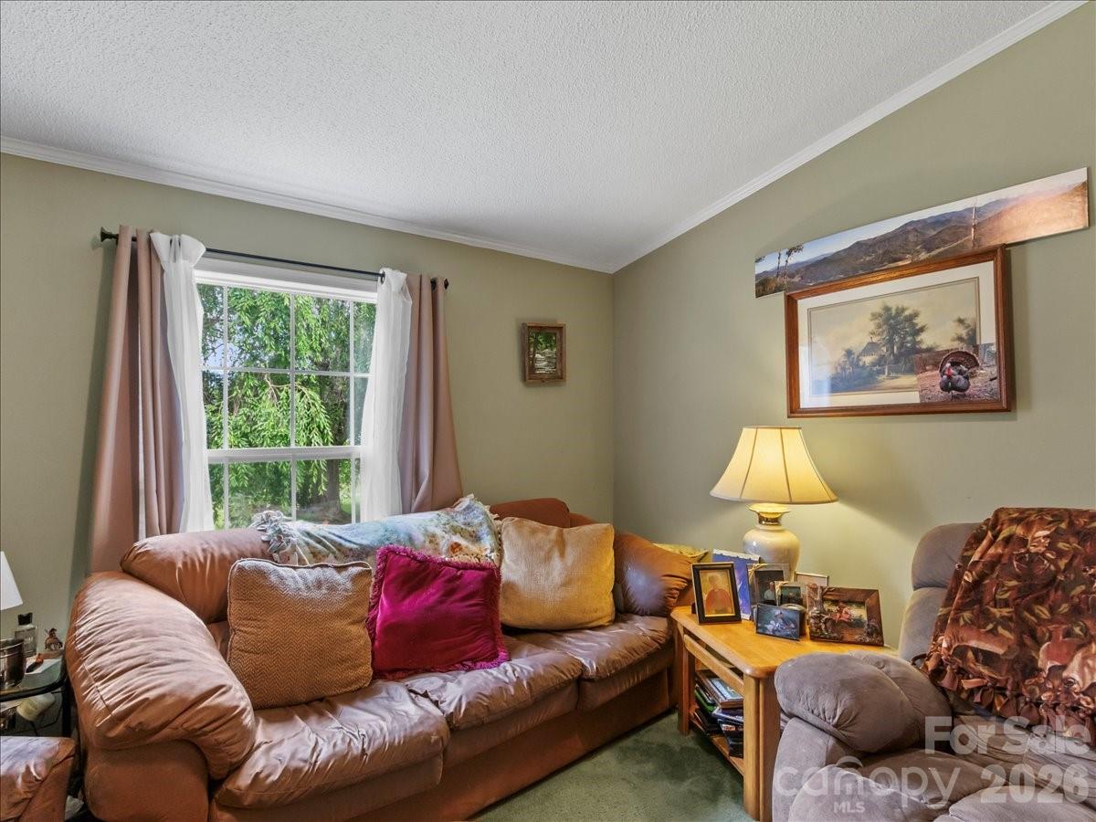 98 Cardinal Lane — Burnsville