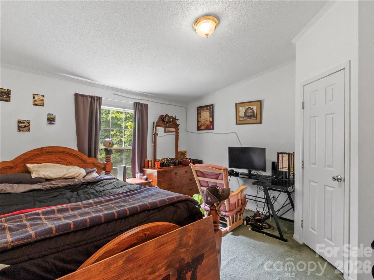 98 Cardinal Lane — Burnsville