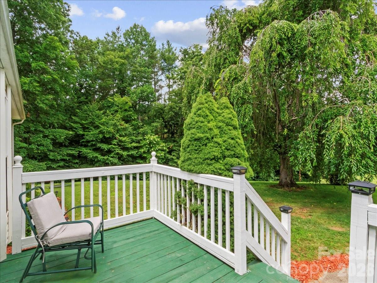 98 Cardinal Lane — Burnsville