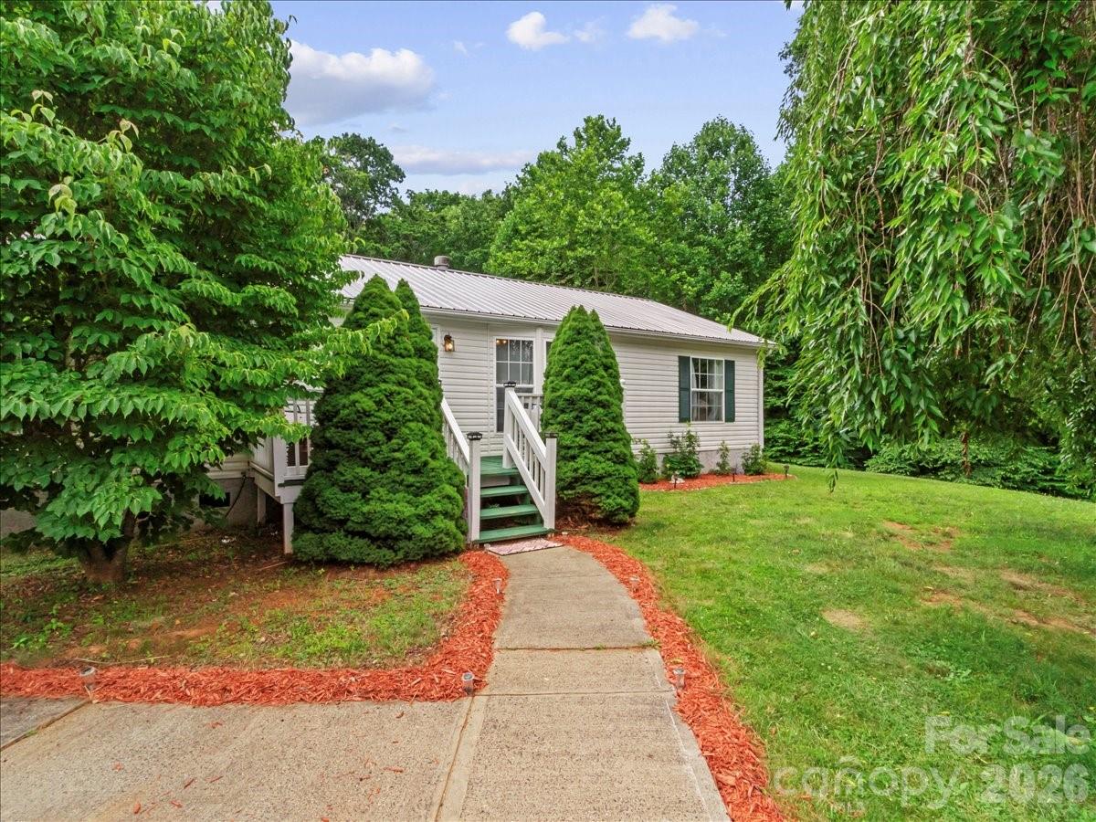 98 Cardinal Lane — Burnsville