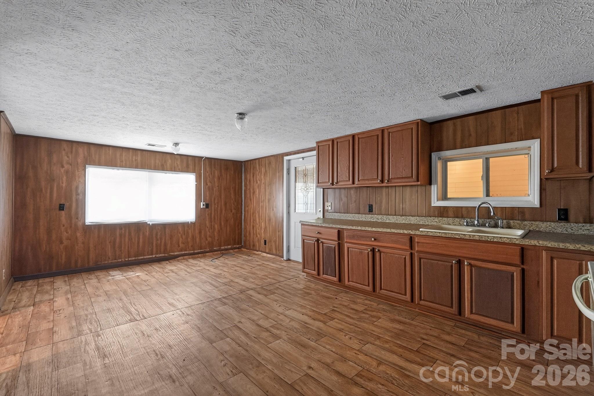 4494 Market Street — Loris