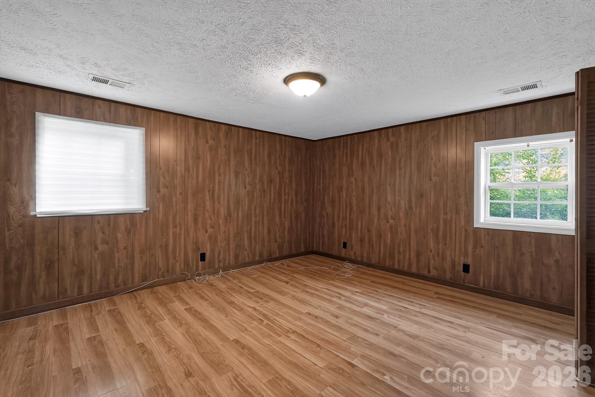 4494 Market Street — Loris