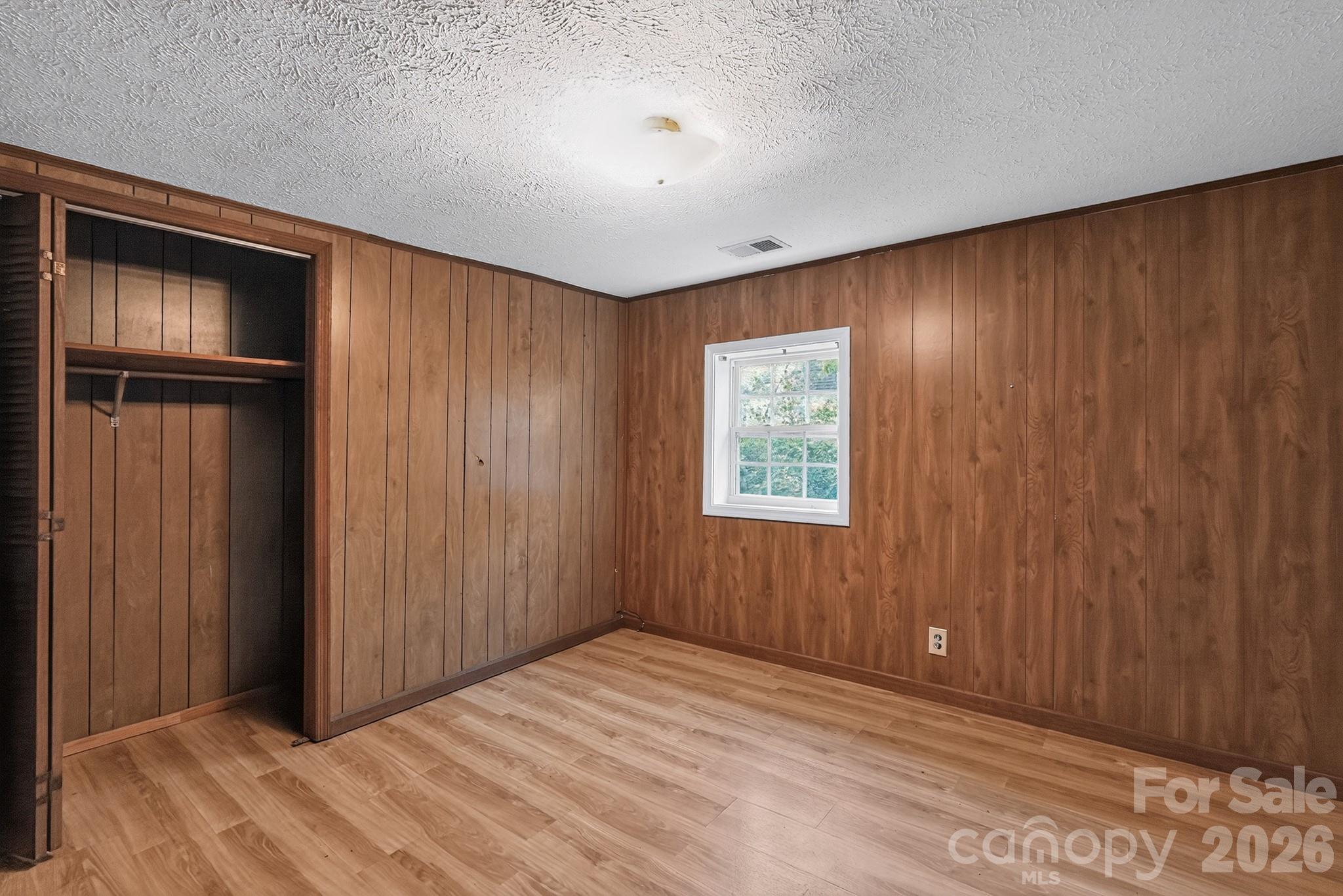 4494 Market Street — Loris