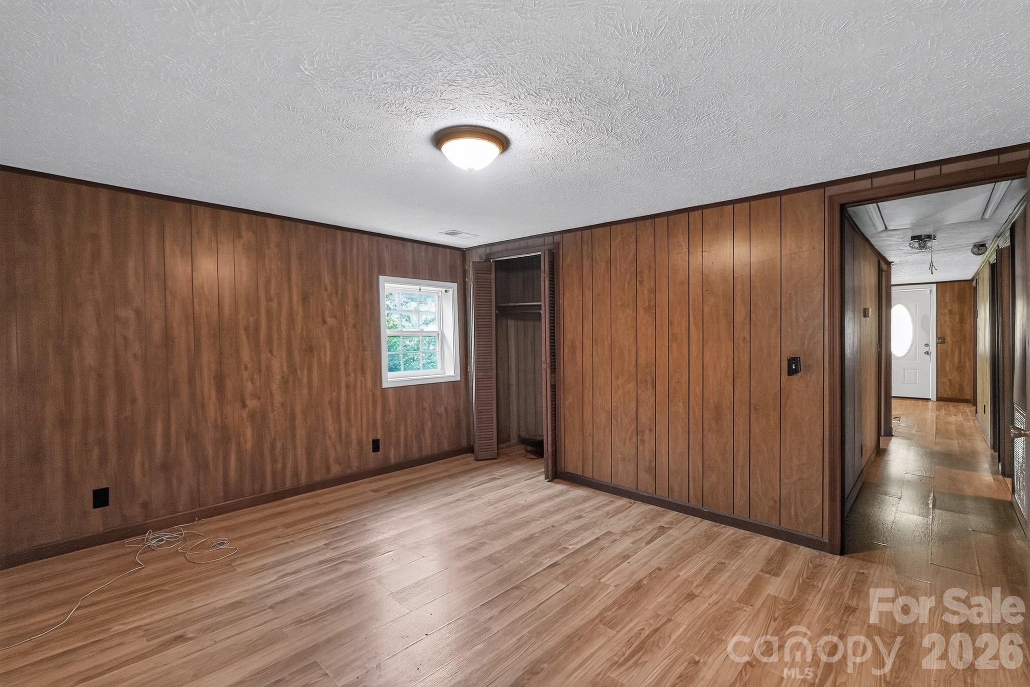 4494 Market Street — Loris