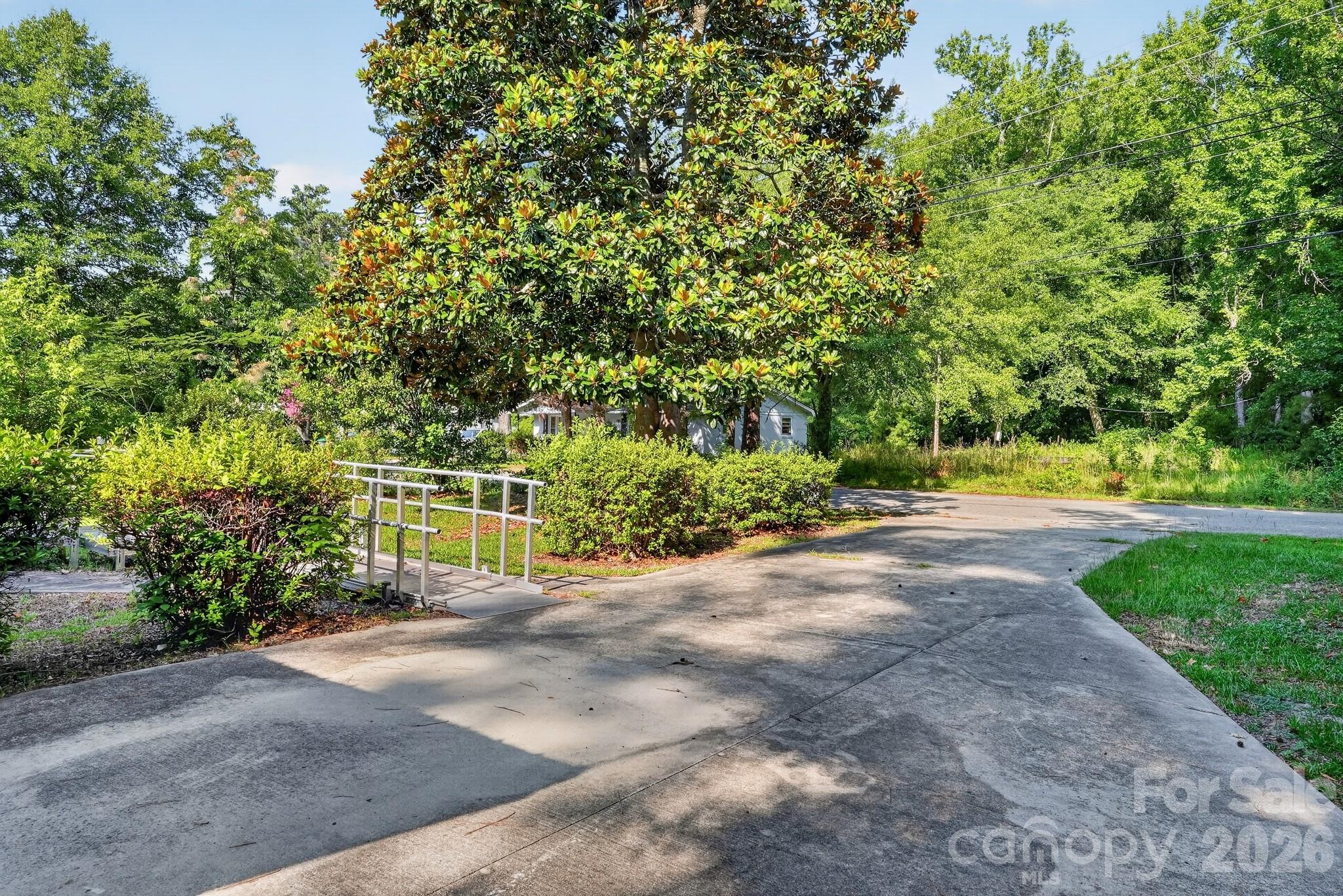 4494 Market Street — Loris