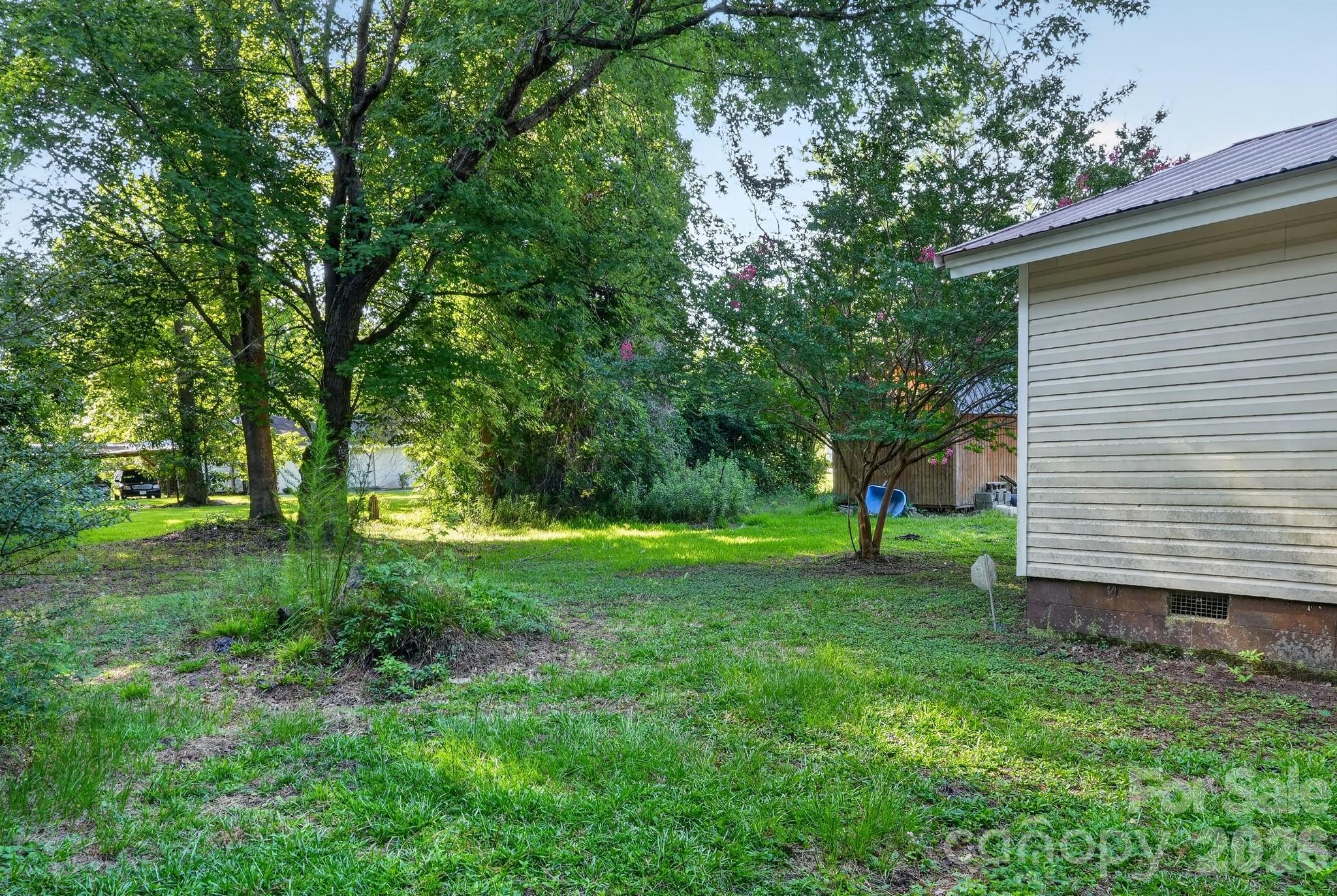 4494 Market Street — Loris