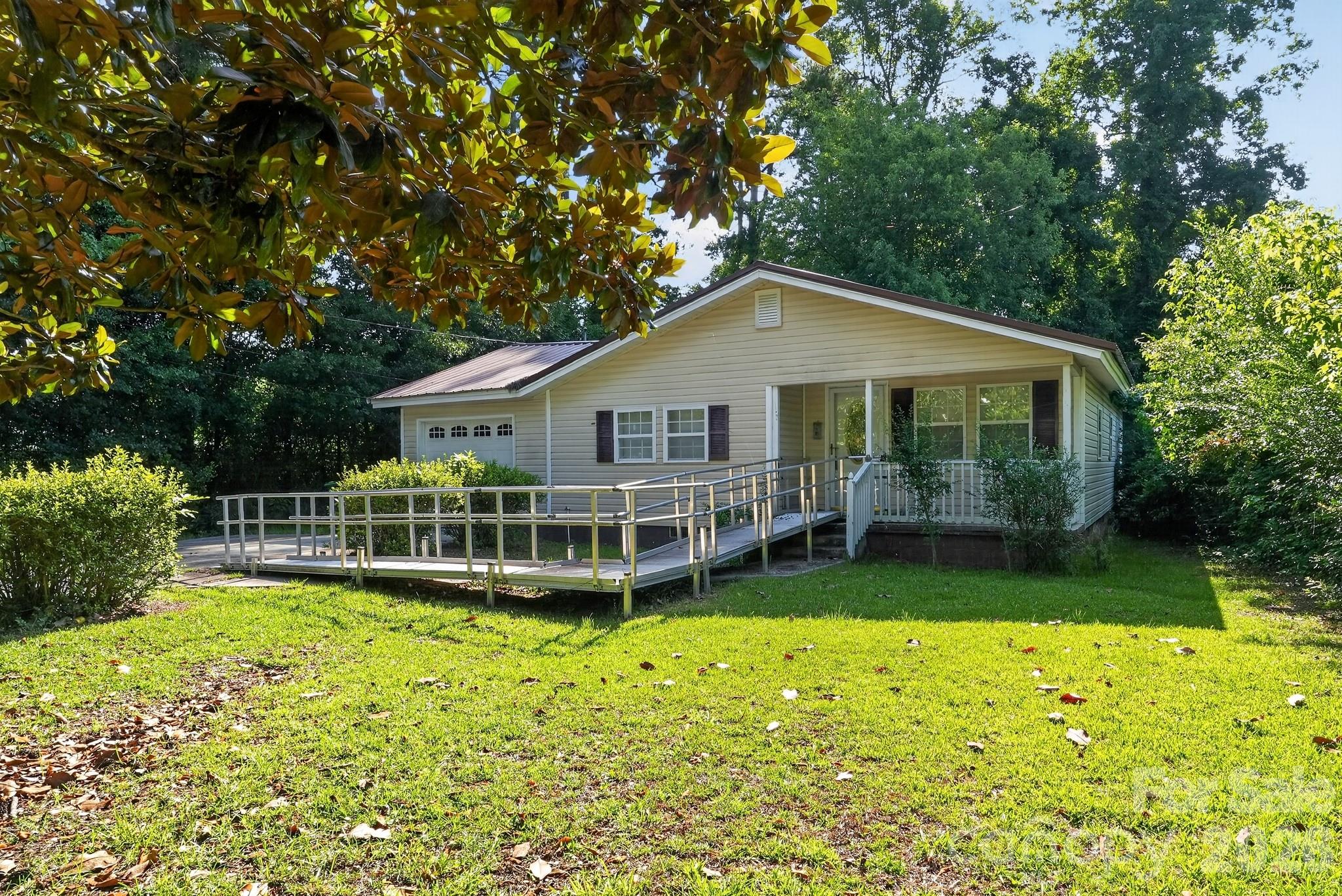4494 Market Street — Loris