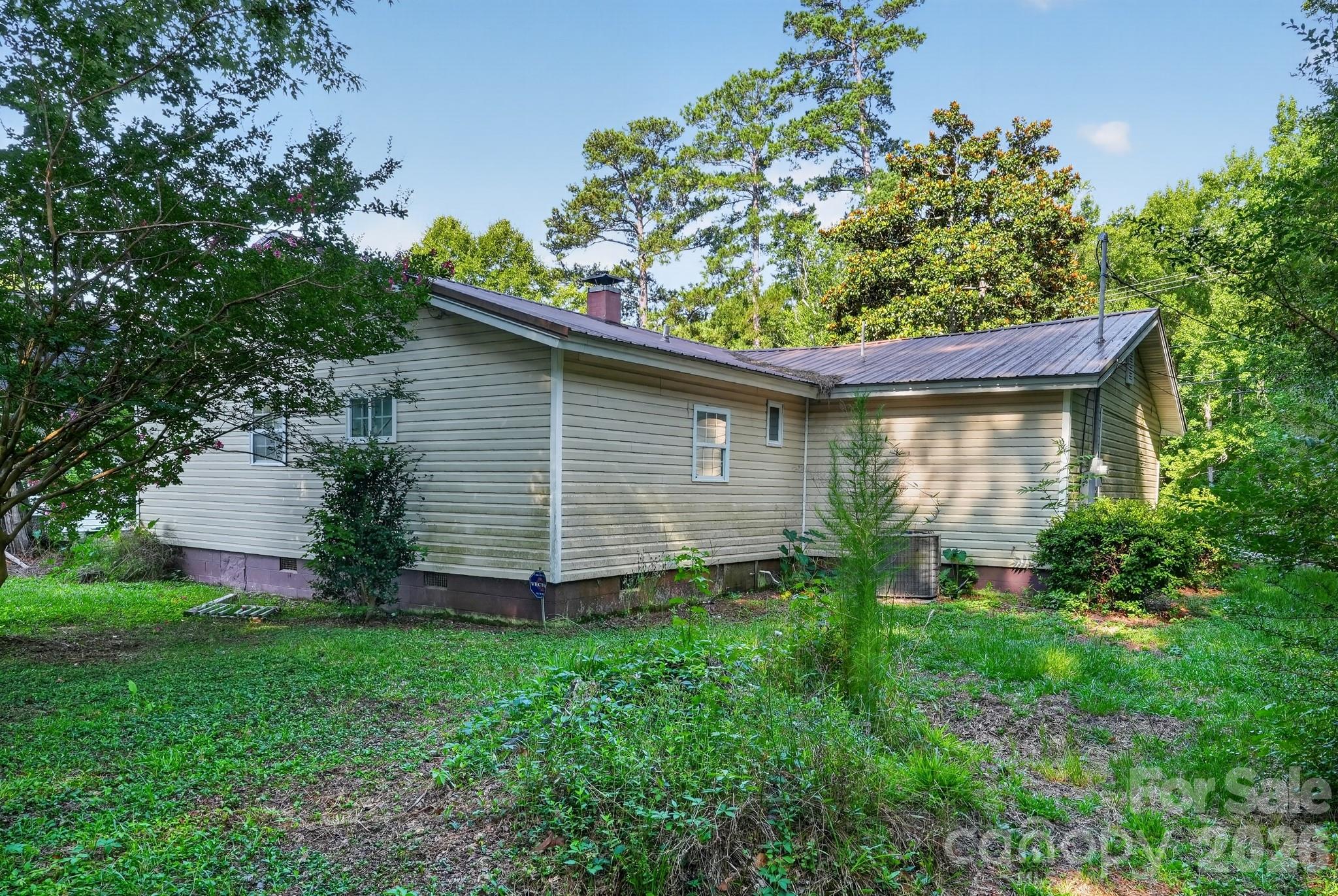 4494 Market Street — Loris