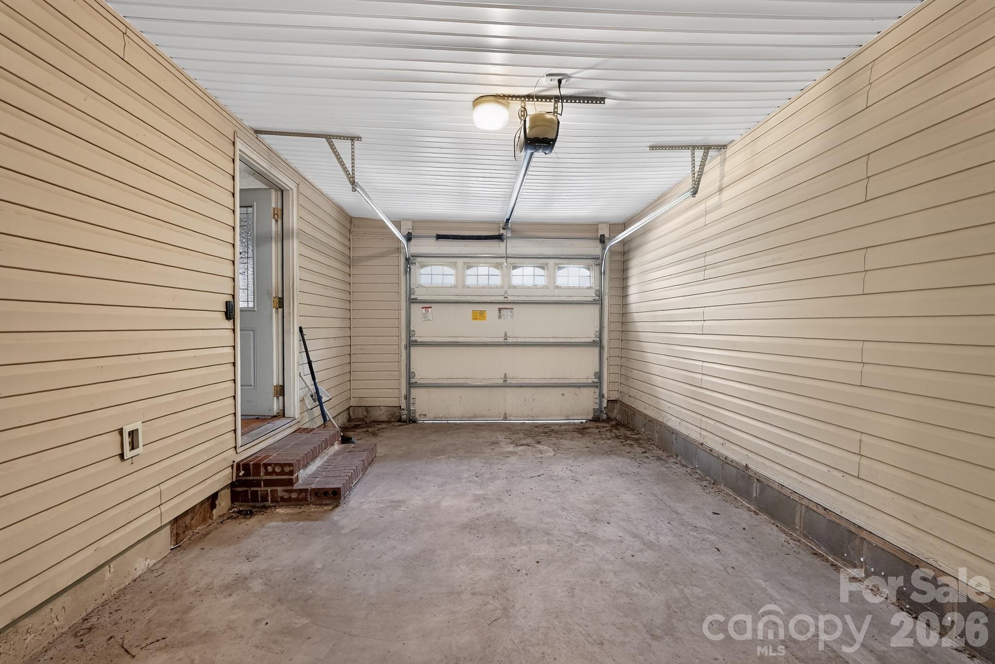 4494 Market Street — Loris