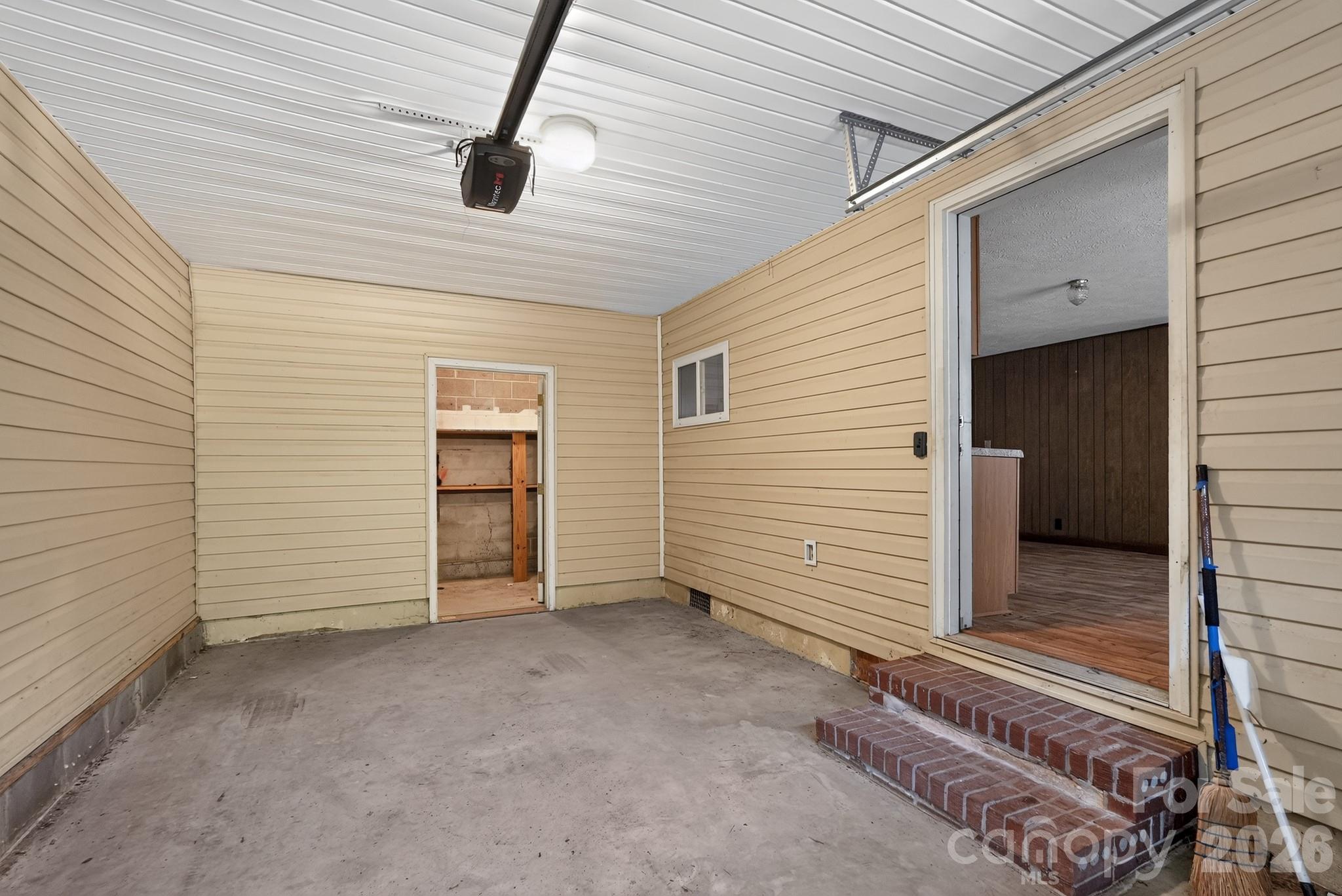4494 Market Street — Loris