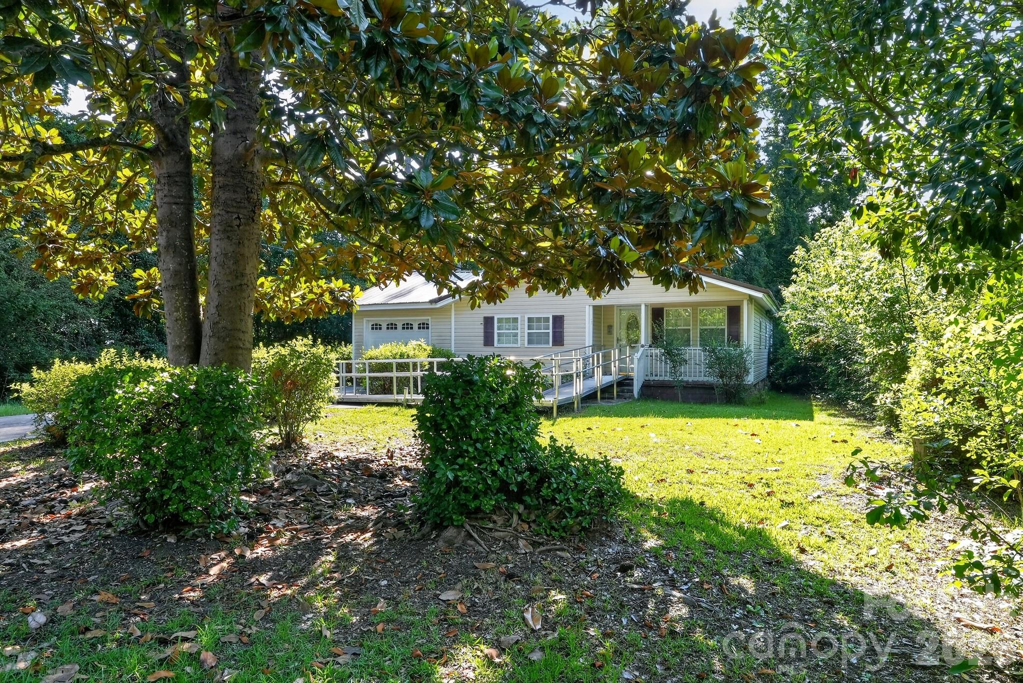 4494 Market Street — Loris