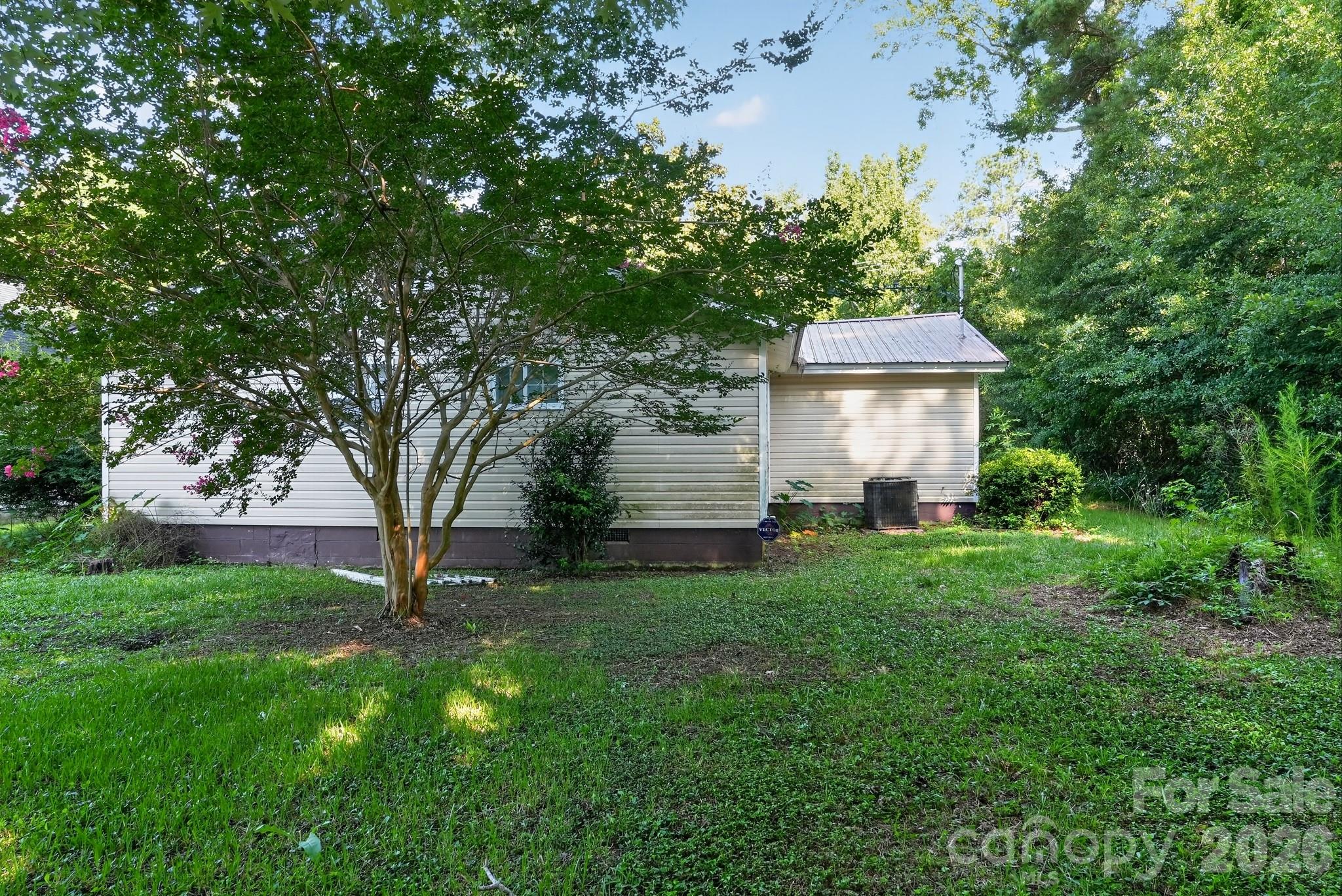 4494 Market Street — Loris