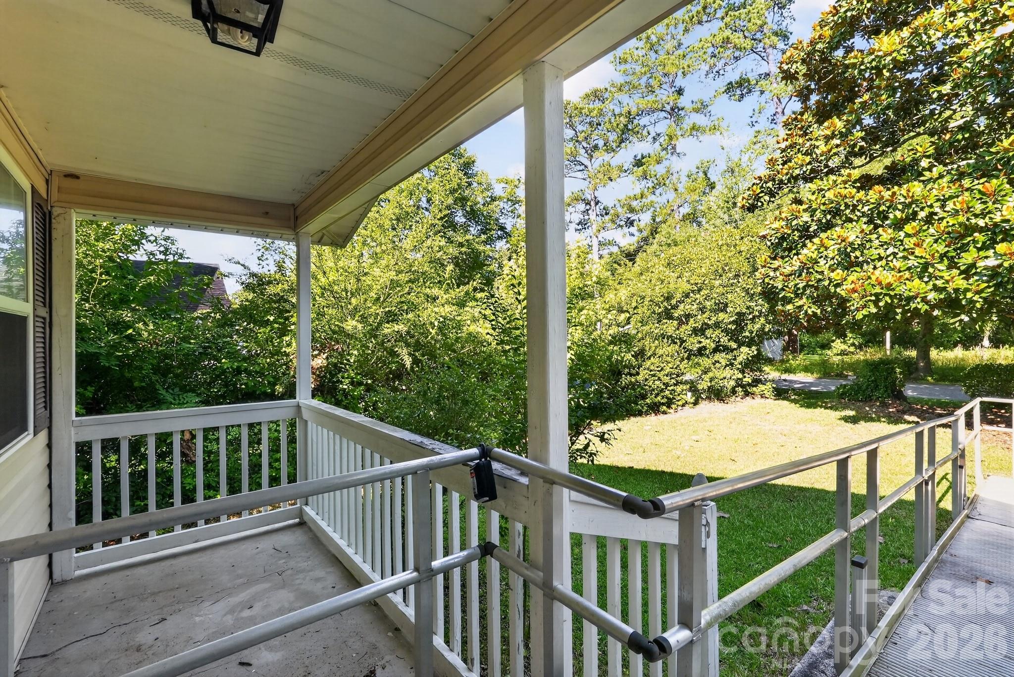 4494 Market Street — Loris