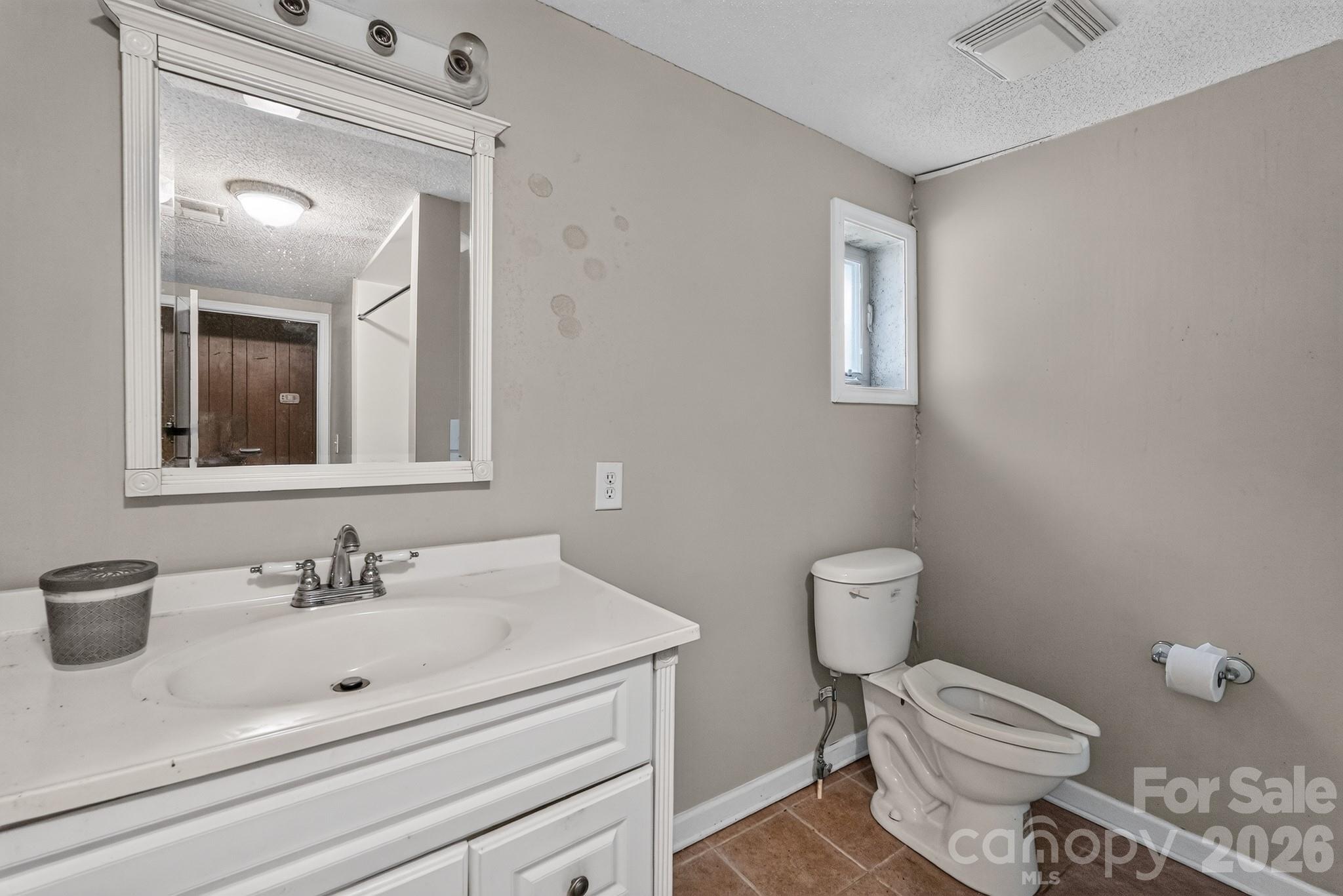 4494 Market Street — Loris