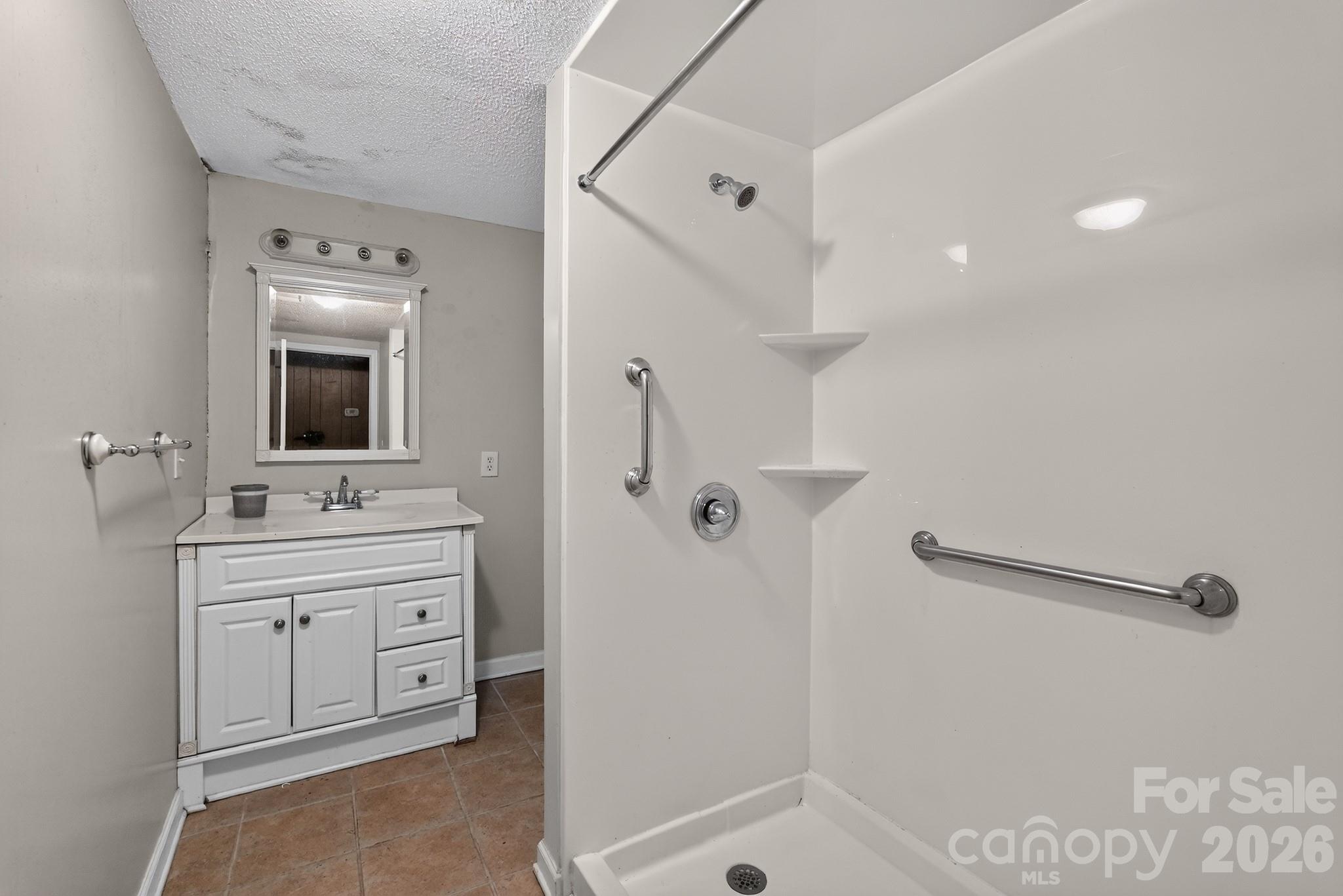 4494 Market Street — Loris