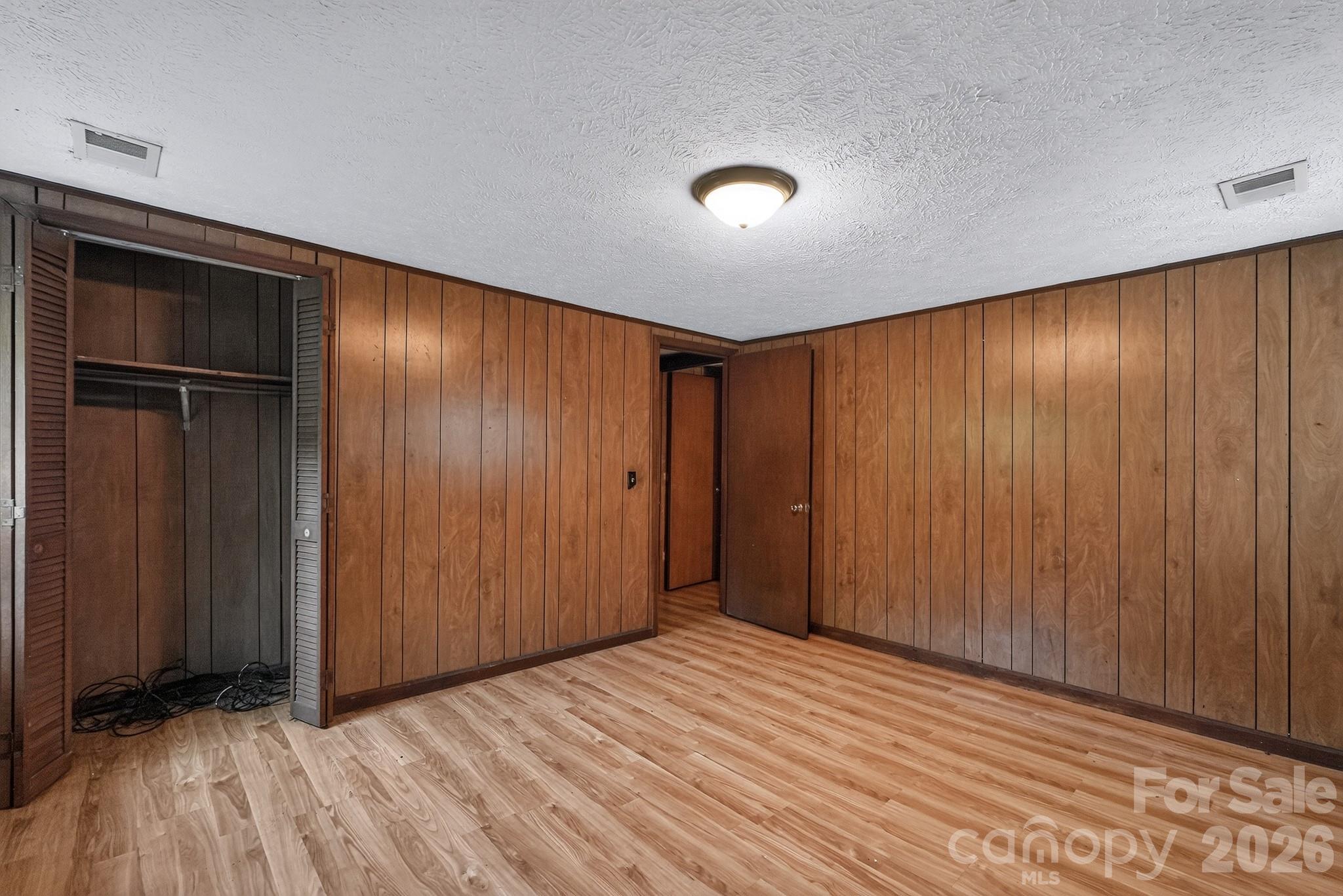 4494 Market Street — Loris