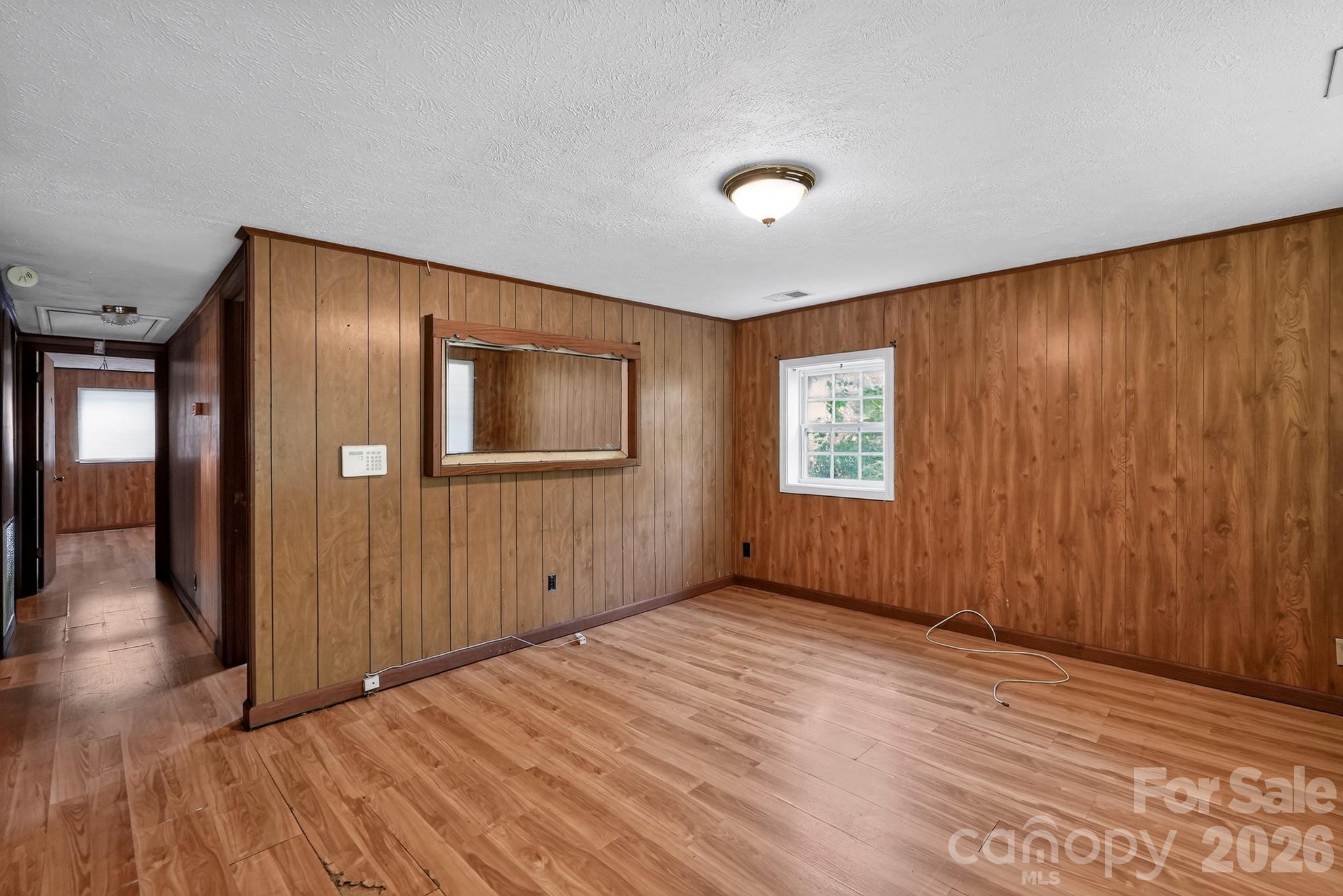 4494 Market Street — Loris