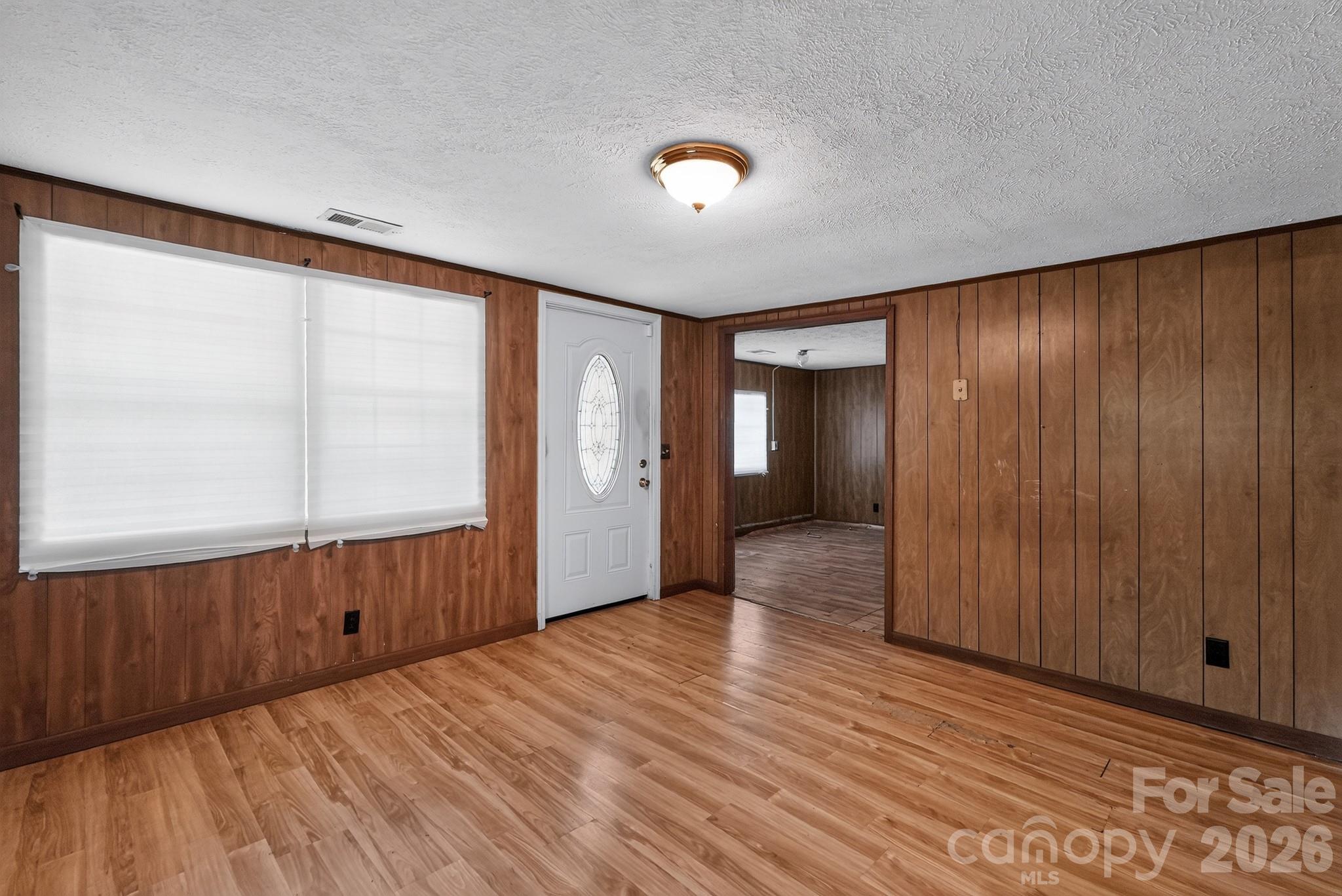 4494 Market Street — Loris