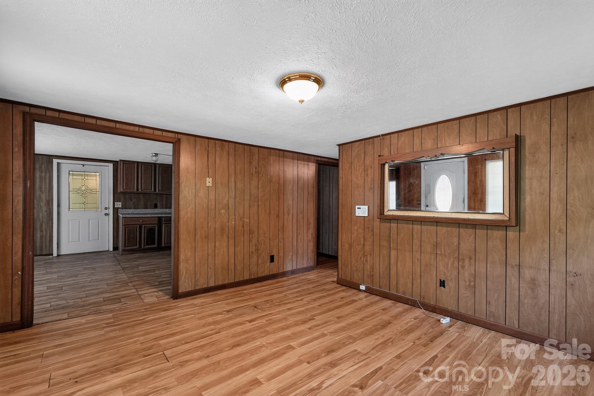 4494 Market Street — Loris