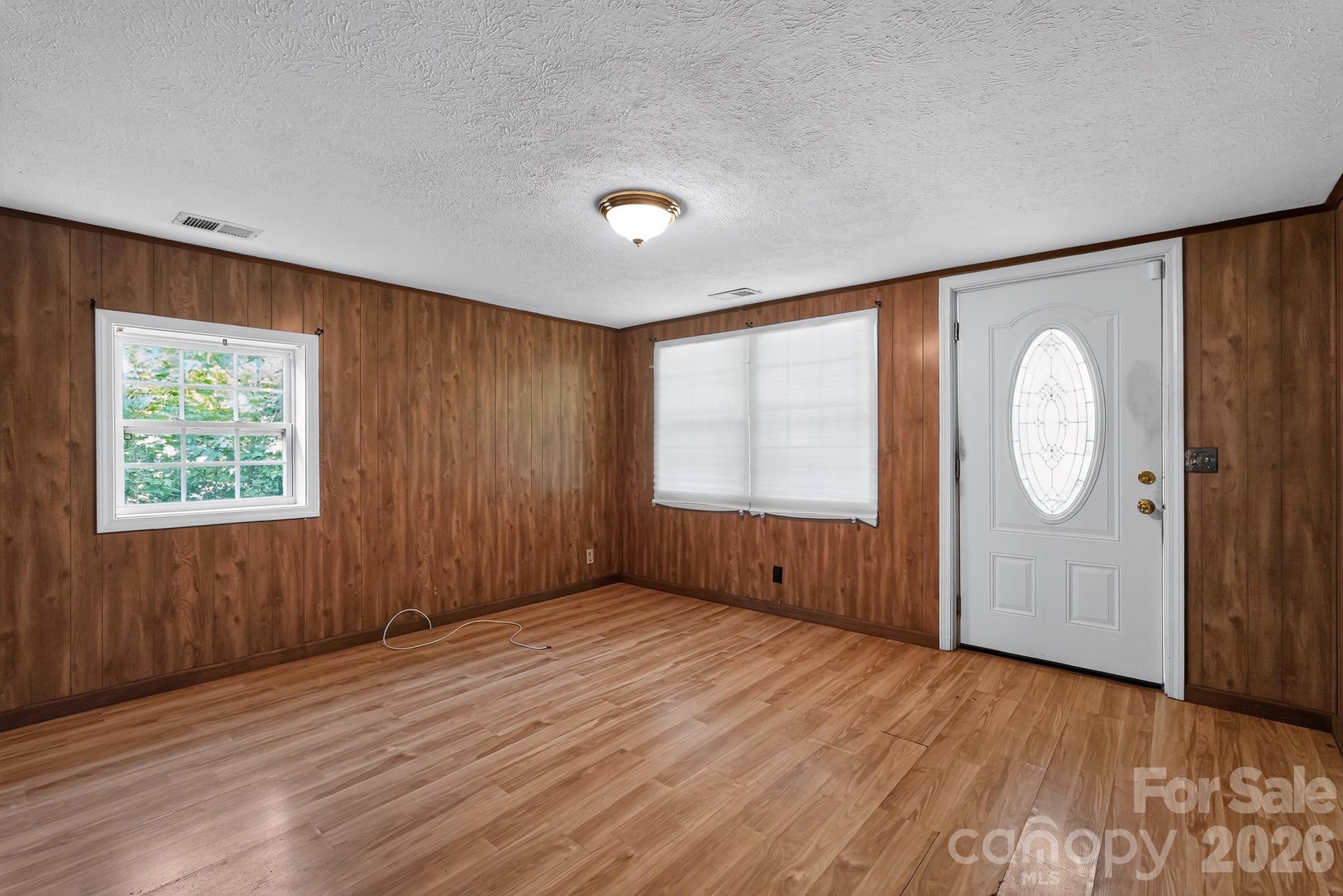 4494 Market Street — Loris
