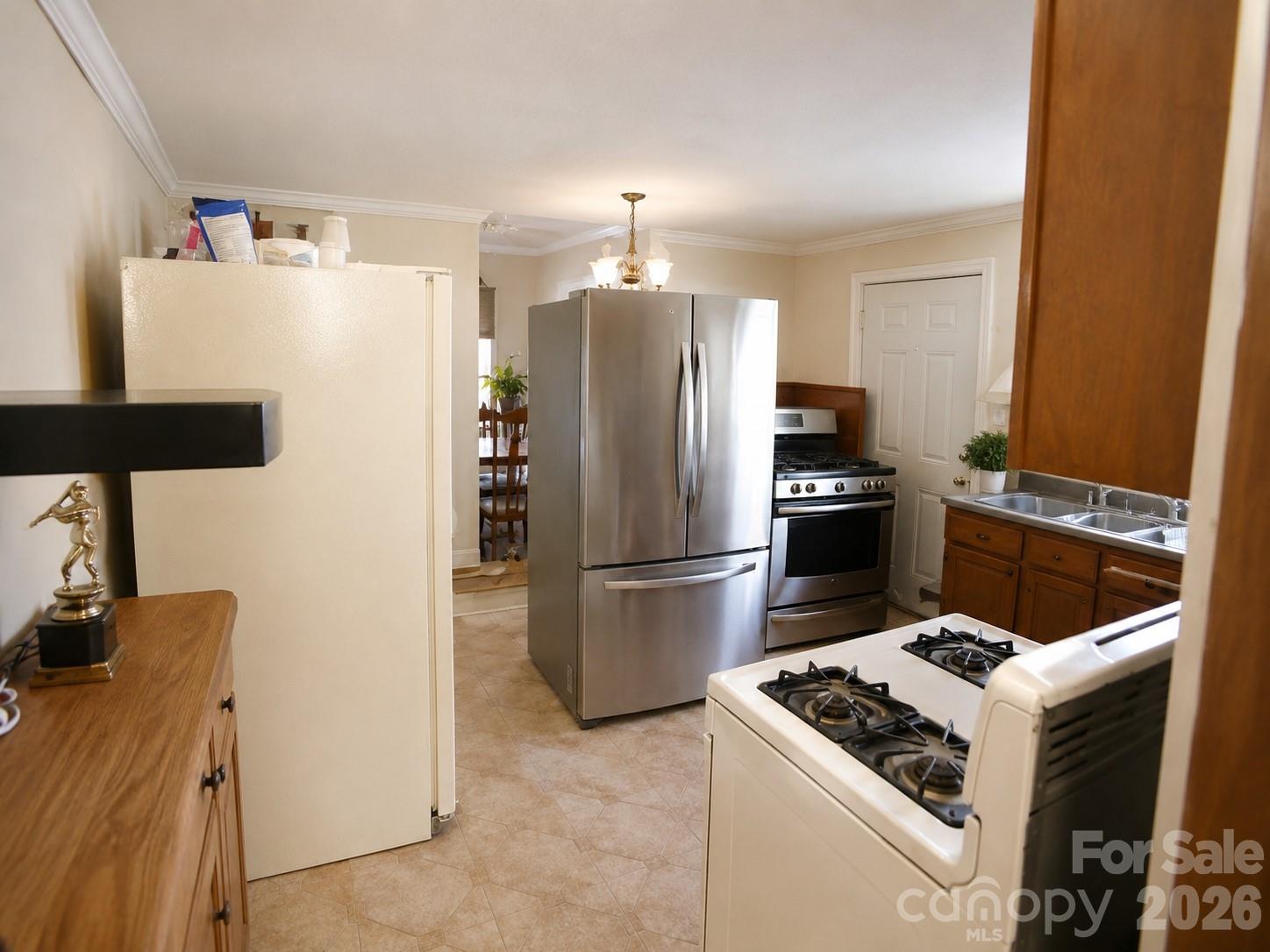 312 S Miller Avenue — Statesville