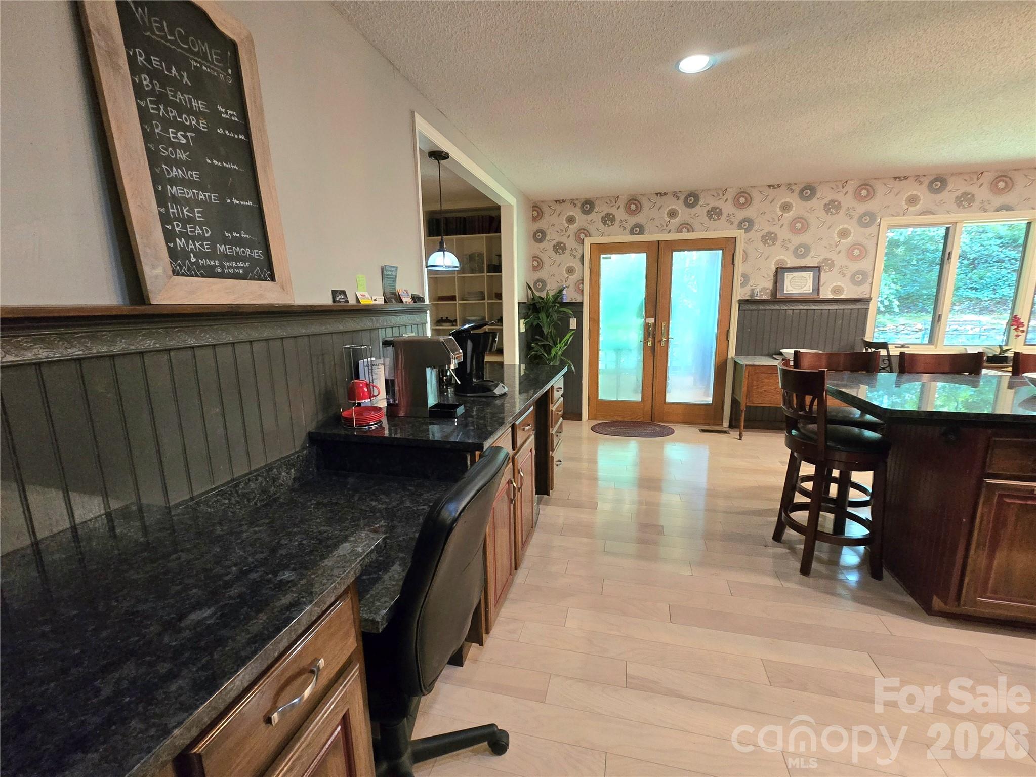 18 Rollingwood Road — Asheville