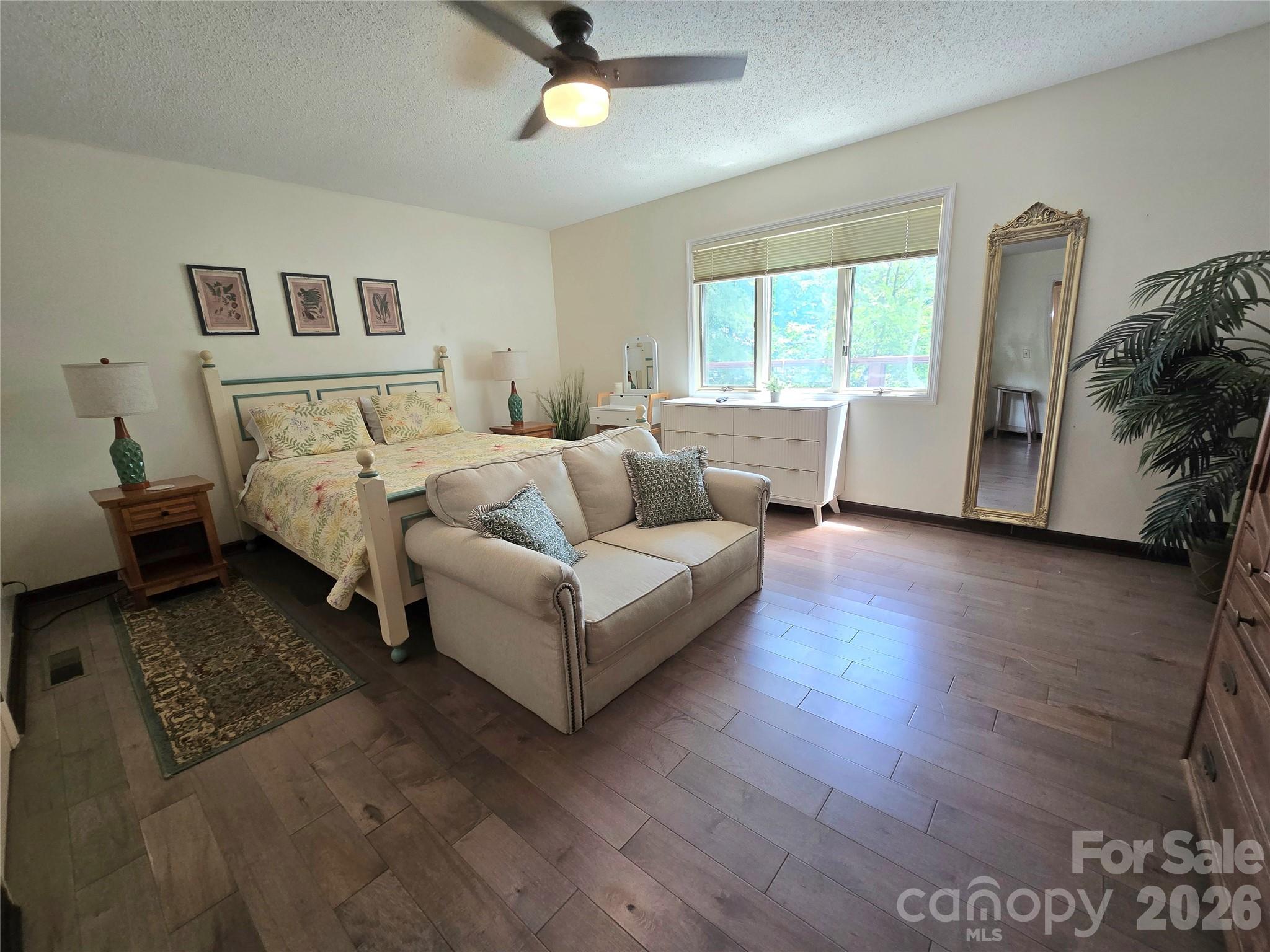 18 Rollingwood Road — Asheville