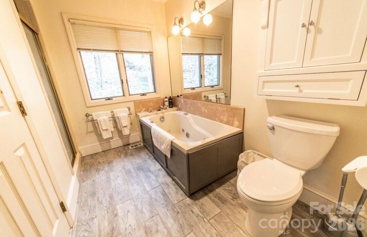 18 Rollingwood Road — Asheville