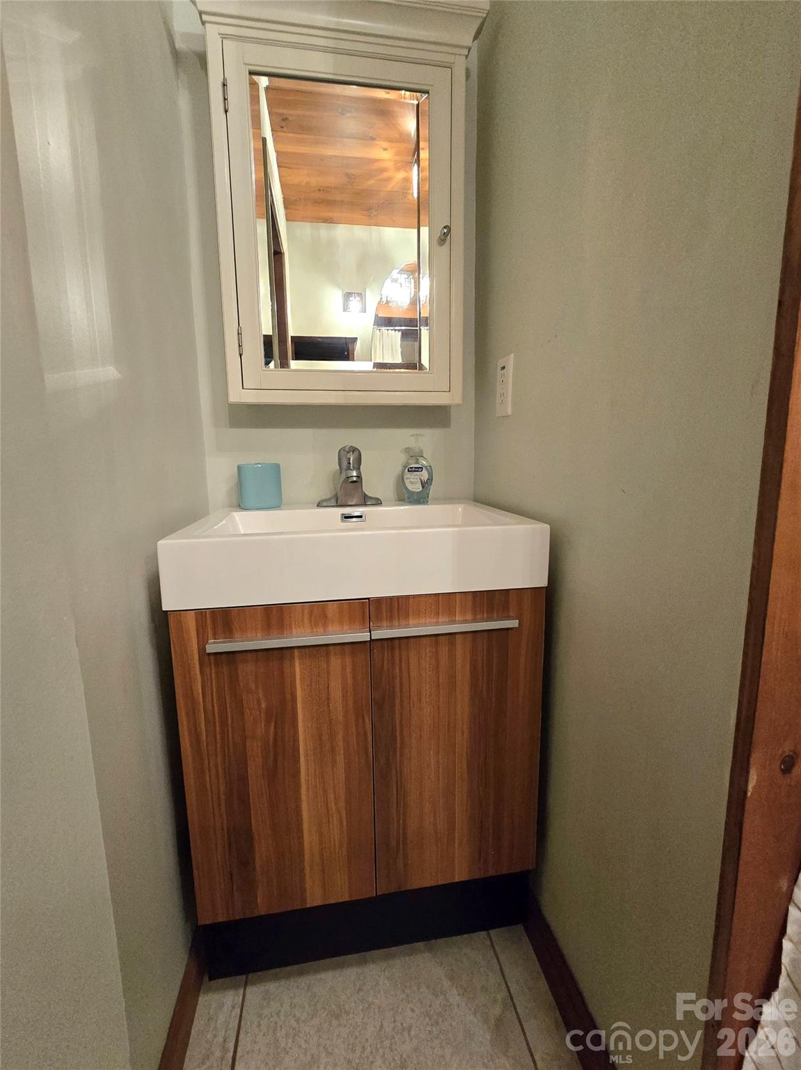 18 Rollingwood Road — Asheville