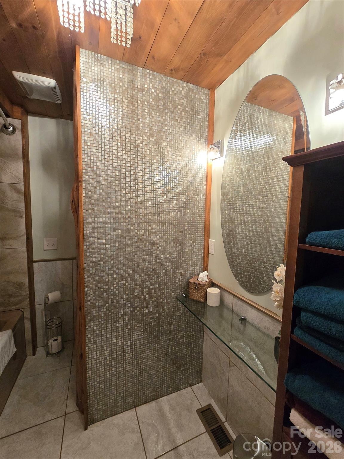 18 Rollingwood Road — Asheville