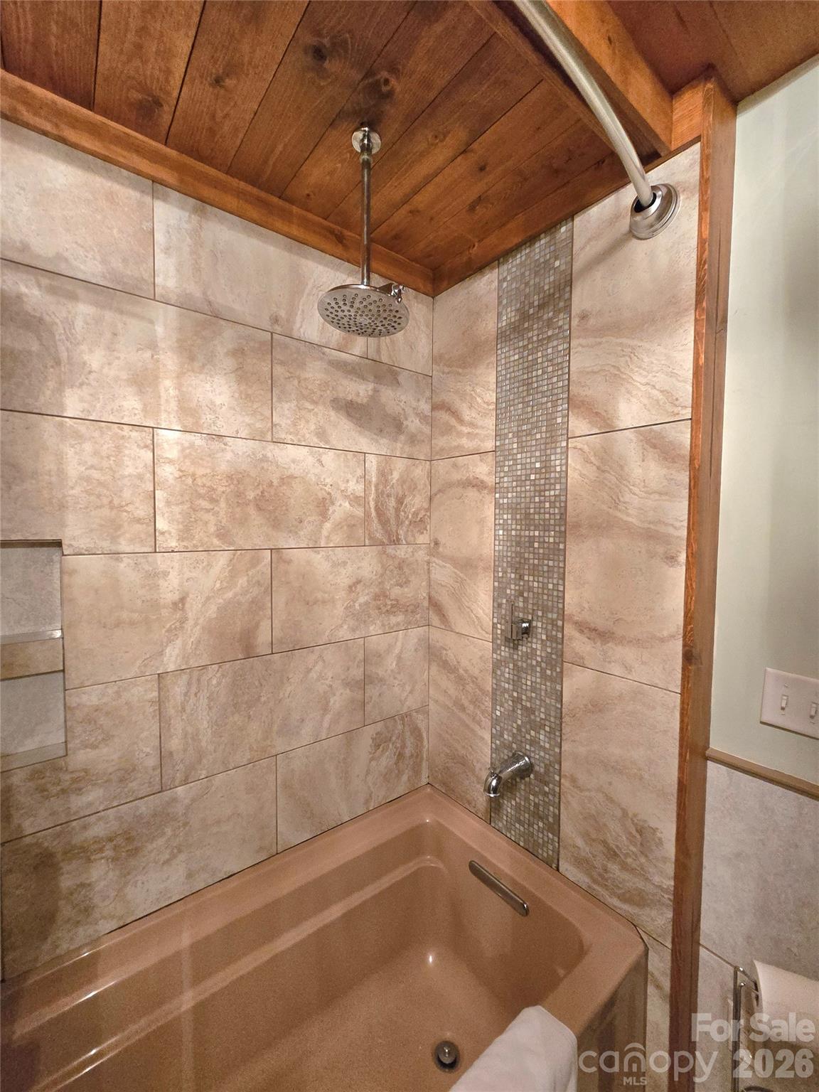 18 Rollingwood Road — Asheville
