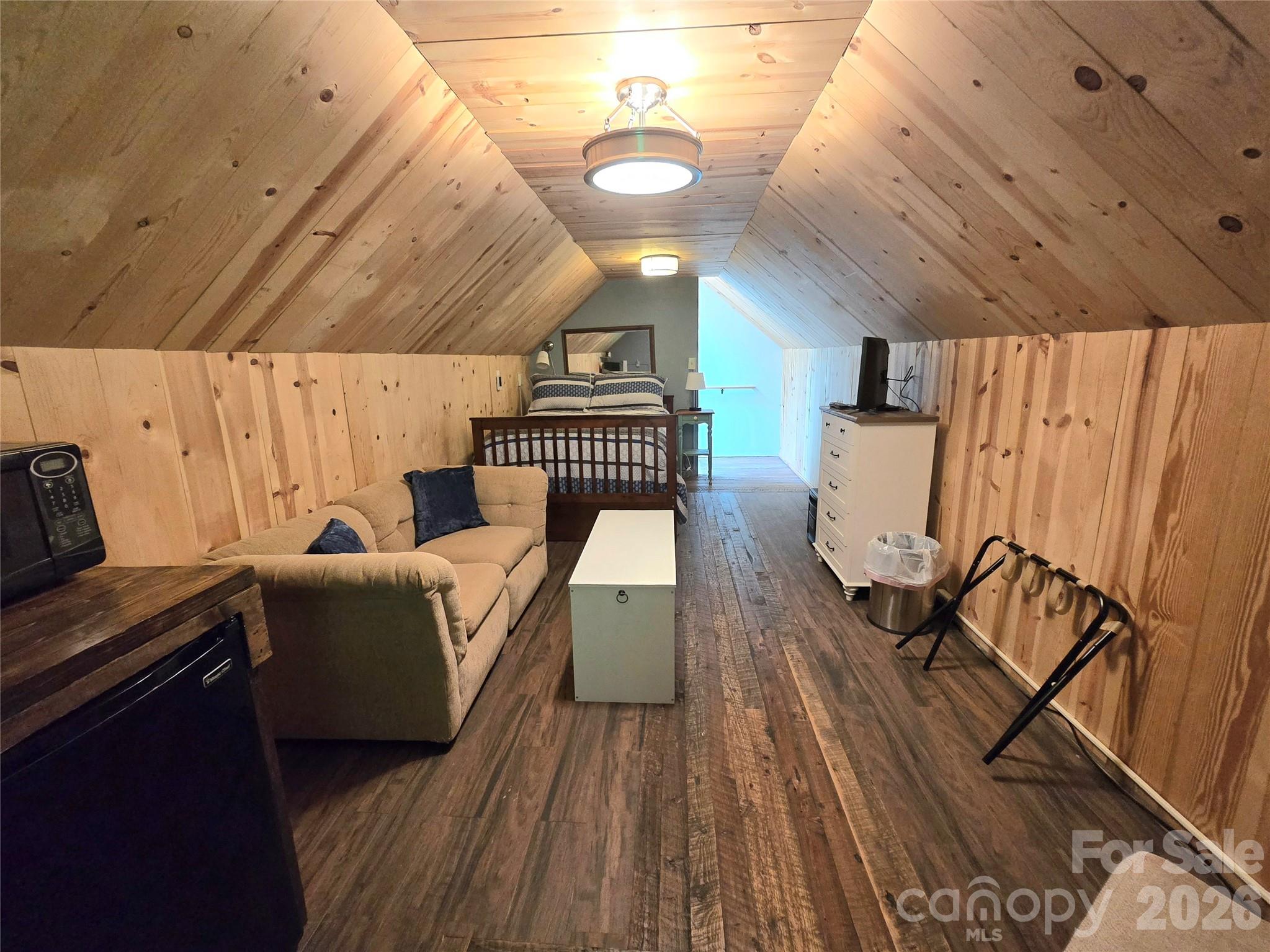 18 Rollingwood Road — Asheville