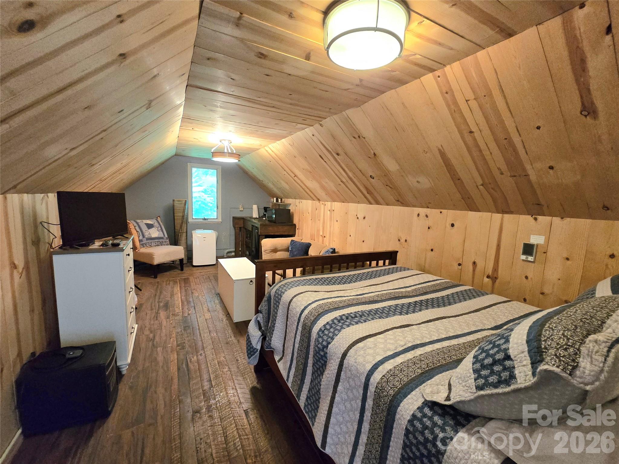 18 Rollingwood Road — Asheville