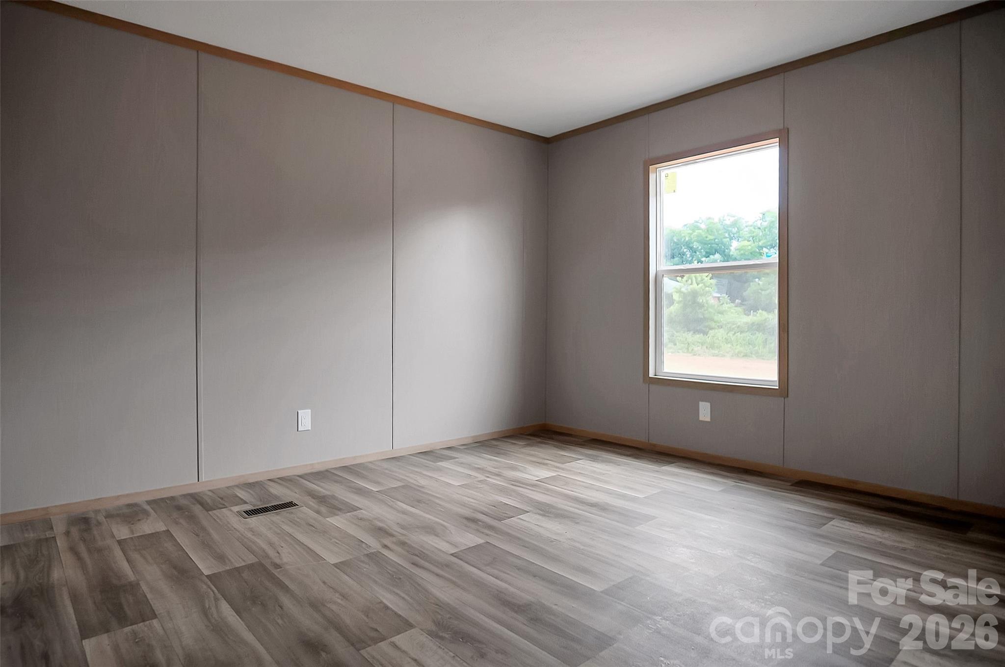 803 Eagle View Lane — Lawndale