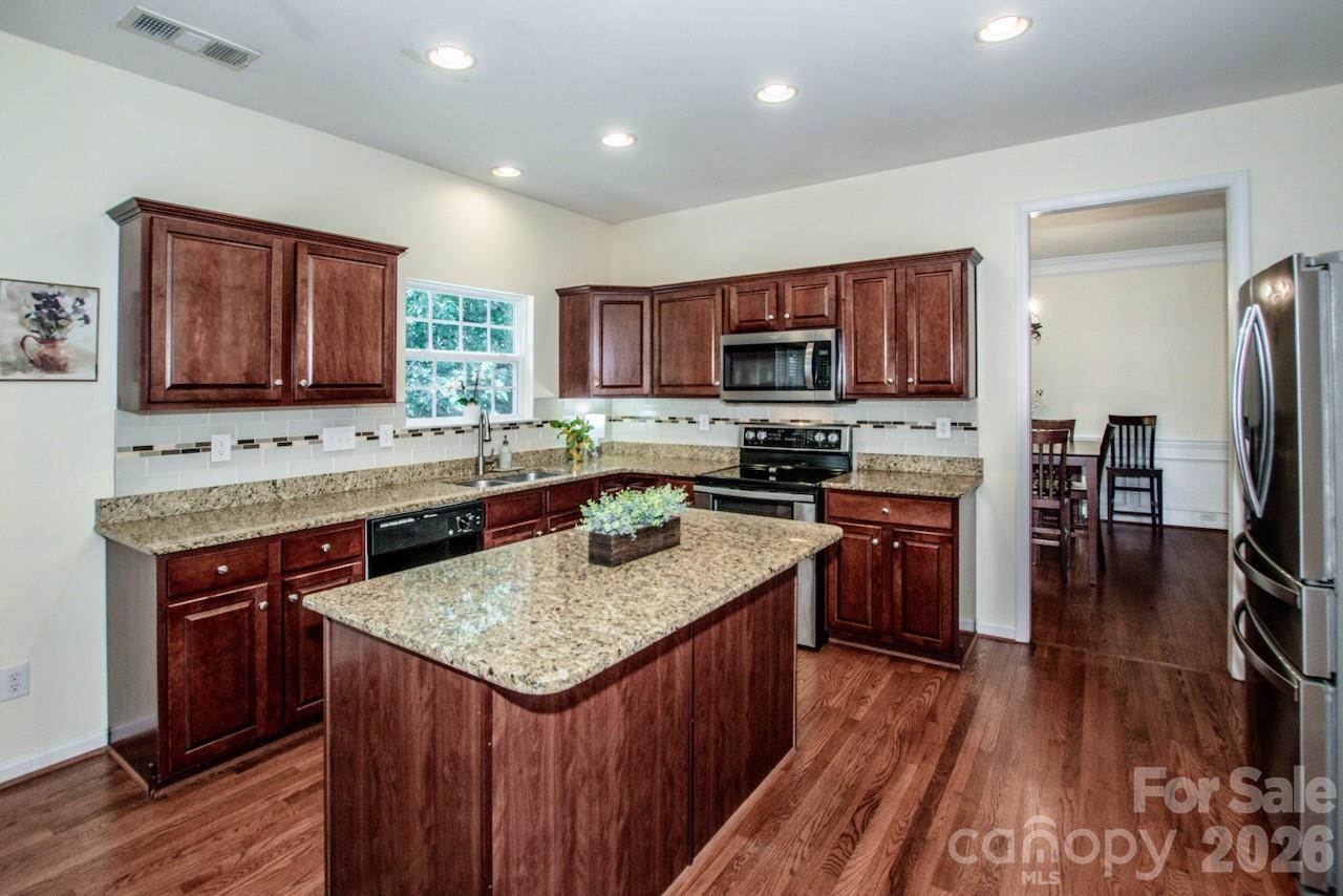121 Crimson Orchard Drive — Mooresville
