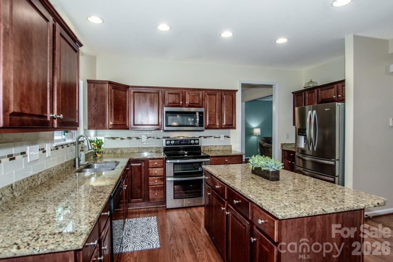 121 Crimson Orchard Drive — Mooresville
