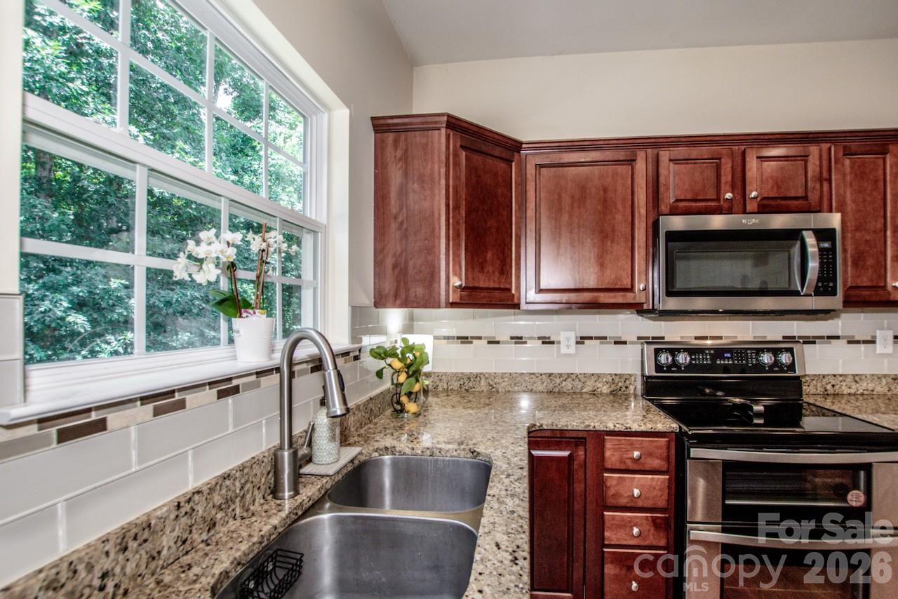 121 Crimson Orchard Drive — Mooresville